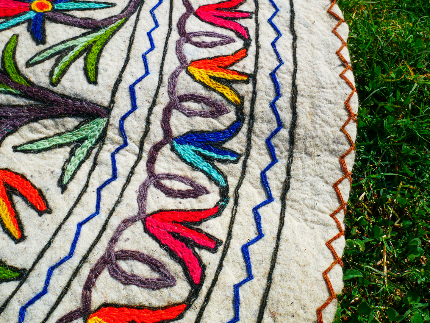 Boho wool rug "Namda" from Kashmir hand felted and embroidered 6ft round