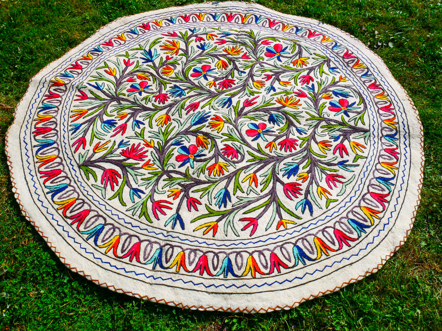 Boho wool rug "Namda" from Kashmir hand felted and embroidered 6ft round