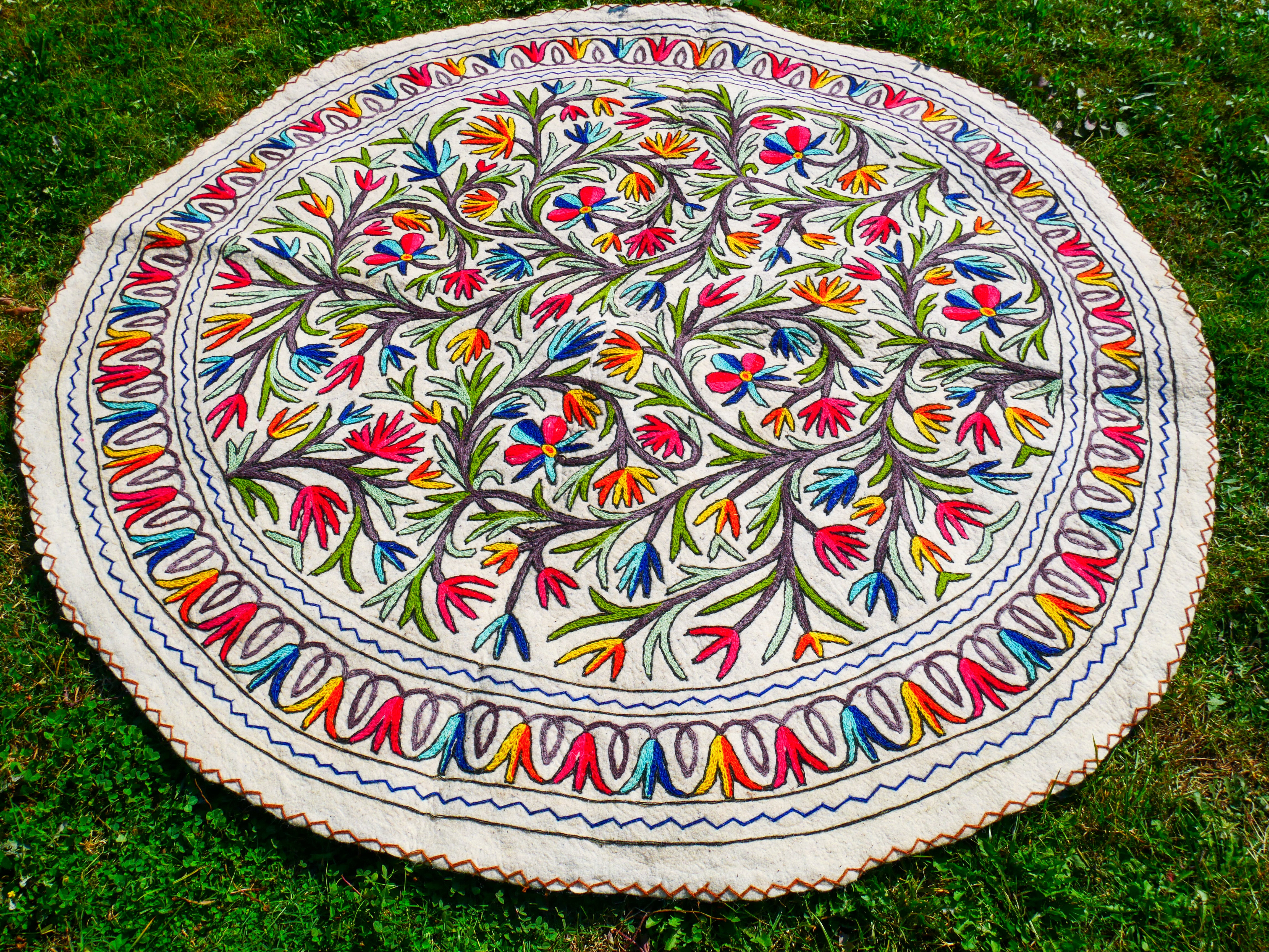 Round Wool Rug 6ft | Boho Namda From Kashmir | Hand-Felted & Embroidered Area Carpet