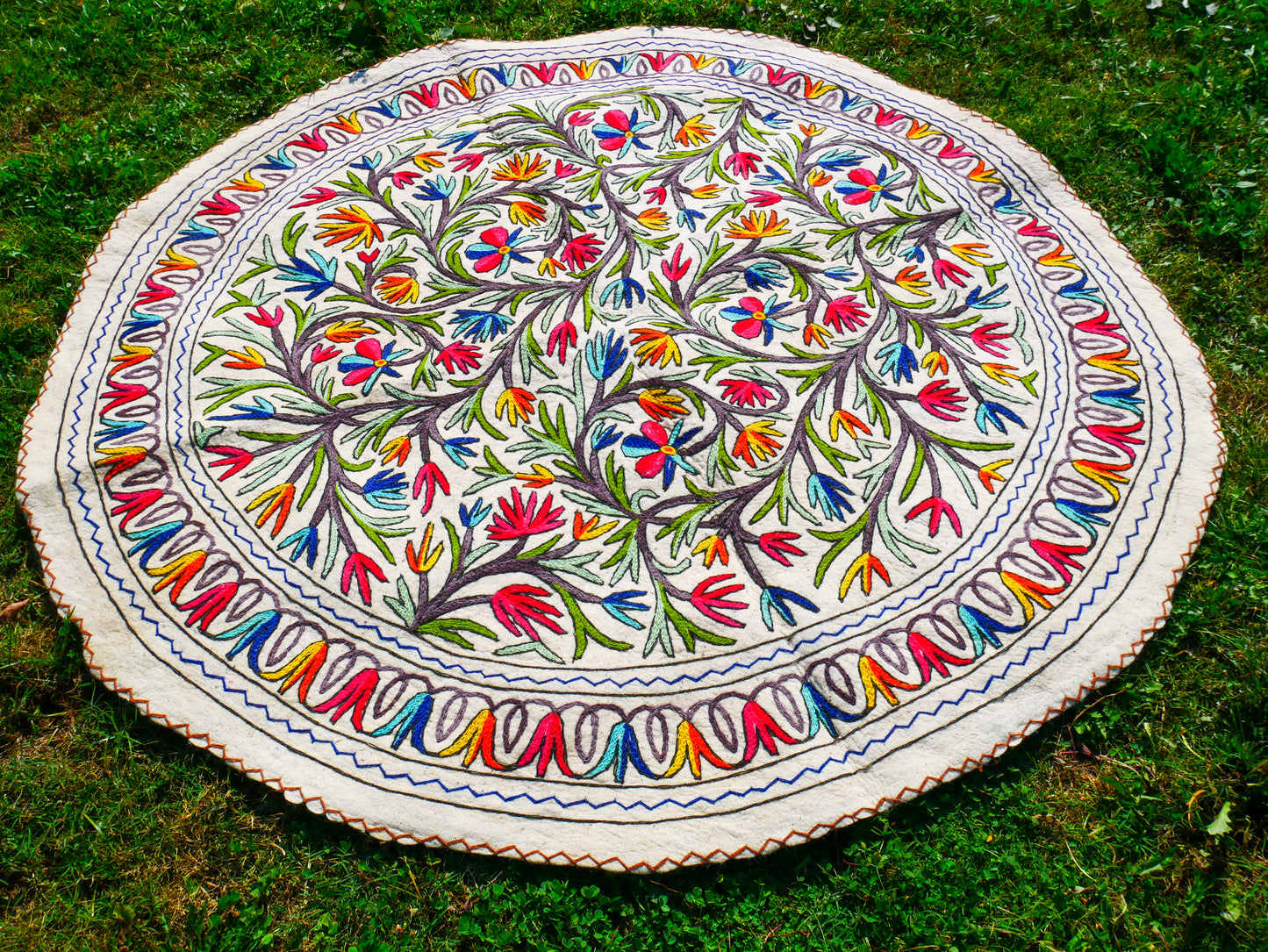 Boho wool rug "Namda" from Kashmir hand felted and embroidered 6ft round