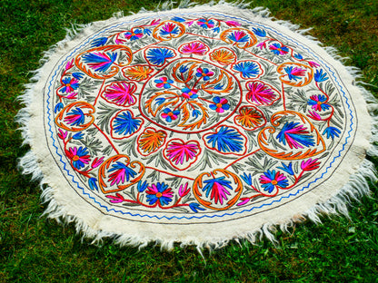 Runder Teppich 5 ft Boho Wollteppich "Namda" aus Kaschmir handgefilzt und bestickt | Weicher Boho-Teppich – Boho-Schlafzimmer-Hippie-Wohnkultur