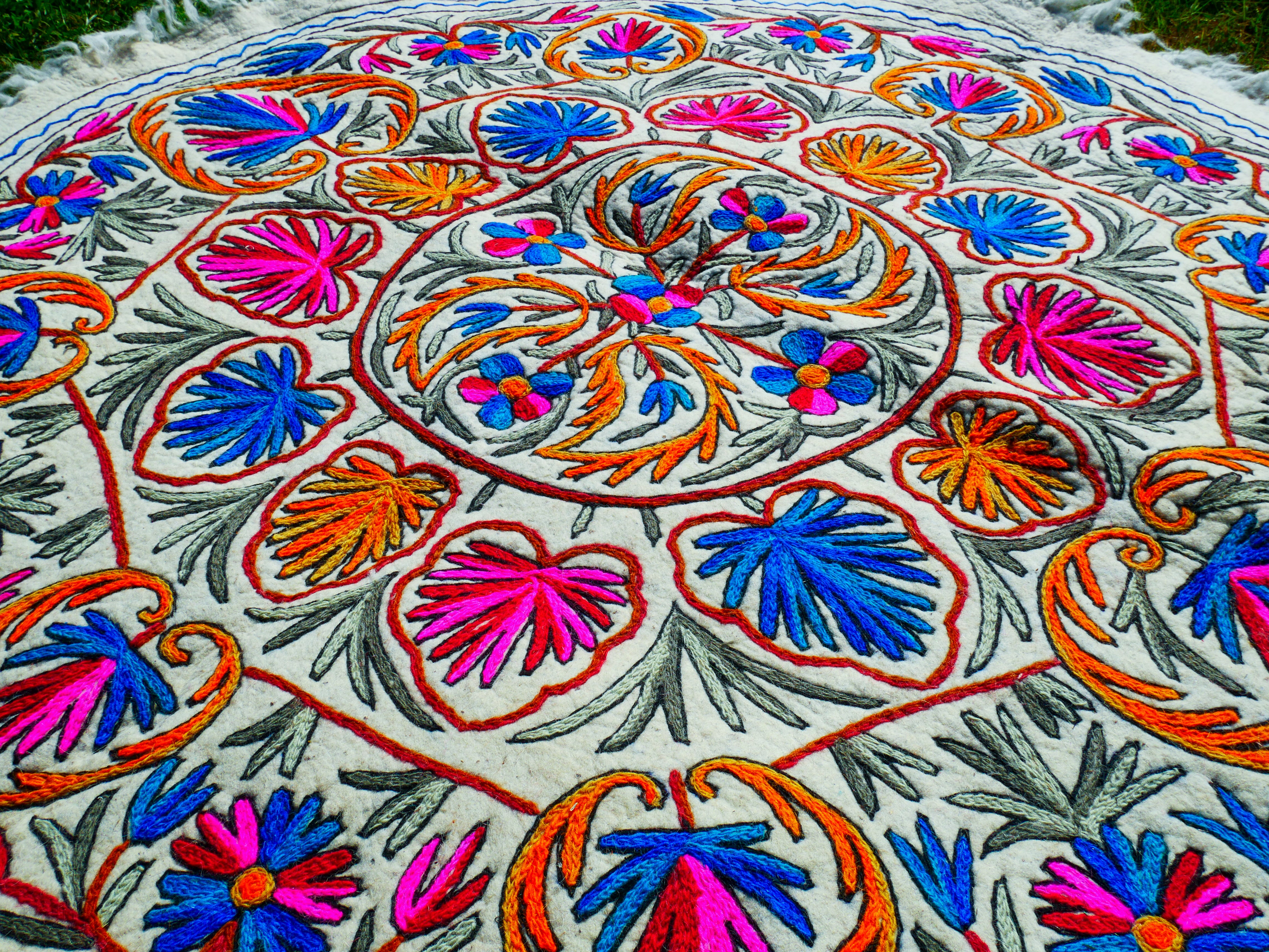 Round rug 6 ft boho wool rug "Namda" from Kashmir hand felted and embroidered