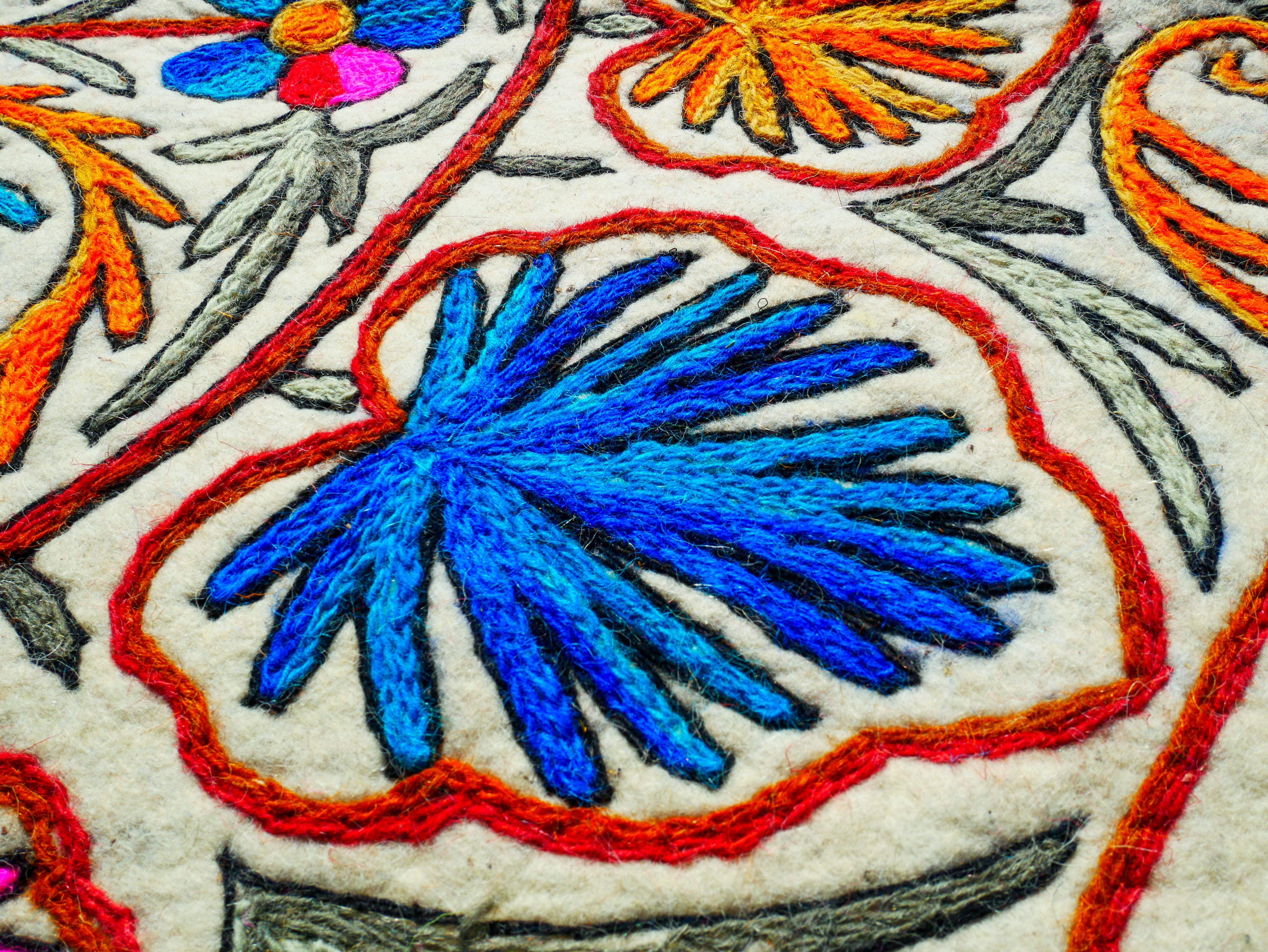 Round rug 6 ft boho wool rug "Namda" from Kashmir hand felted and embroidered