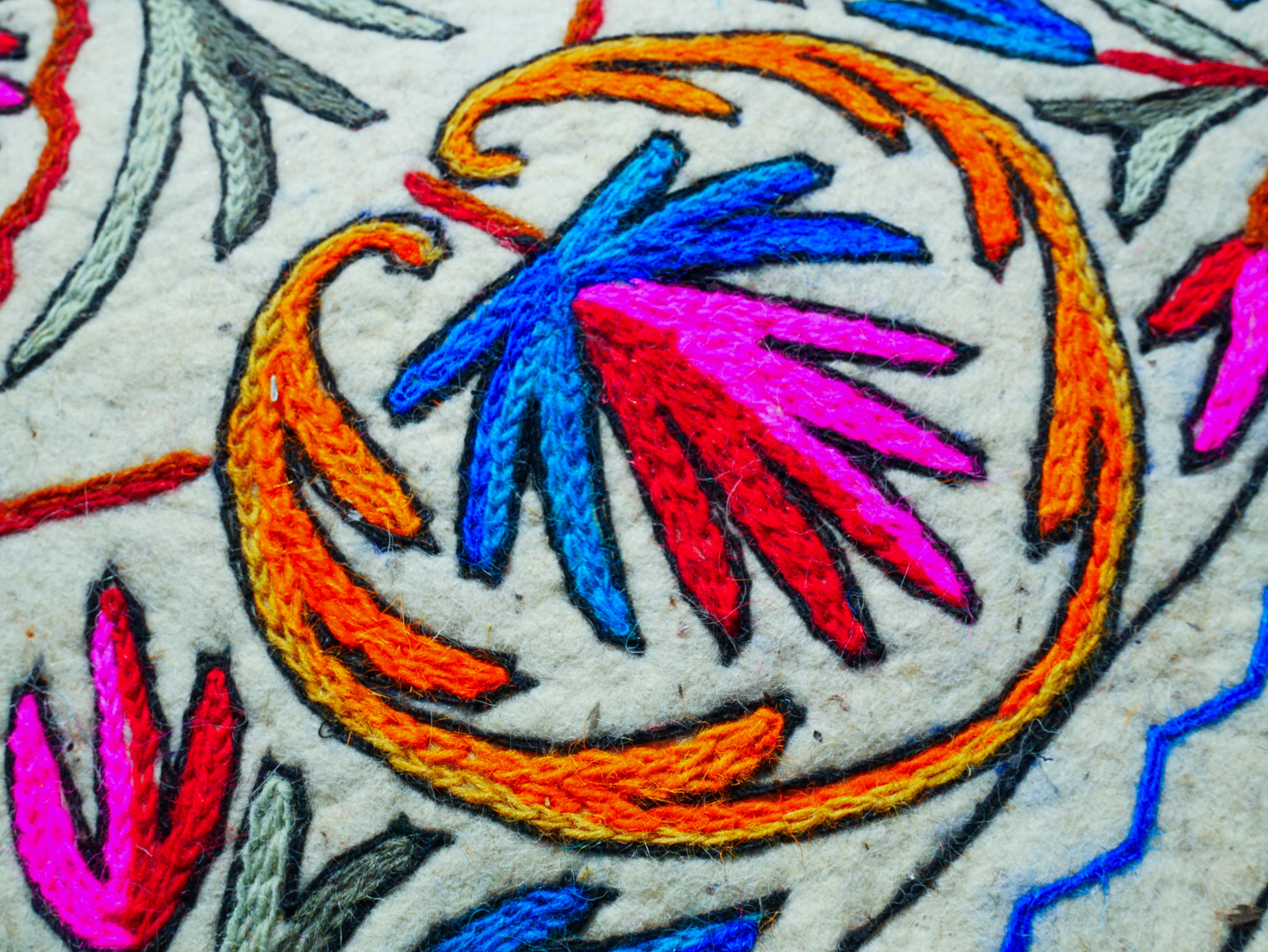 Round rug 6 ft boho wool rug "Namda" from Kashmir hand felted and embroidered