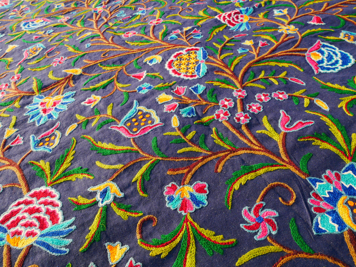 Böhmische Luxusbettwäsche "Dream of Kashmir" handbesticktes Betttuch