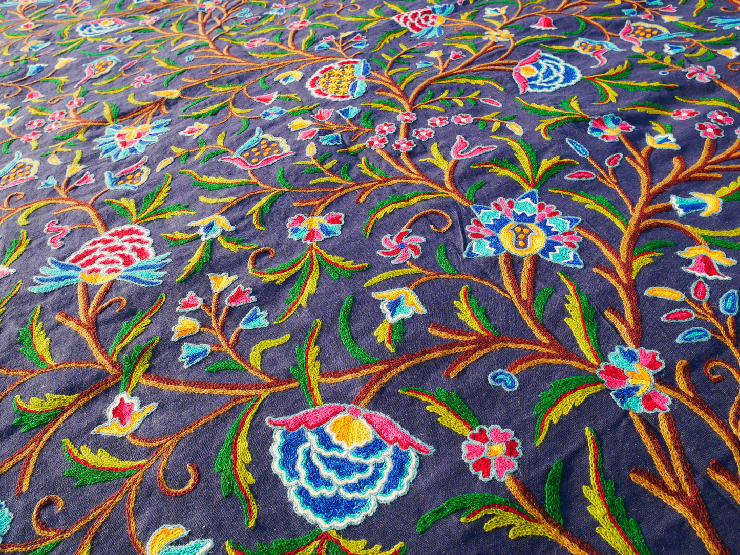 Böhmische Luxusbettwäsche "Dream of Kashmir" handbesticktes Betttuch