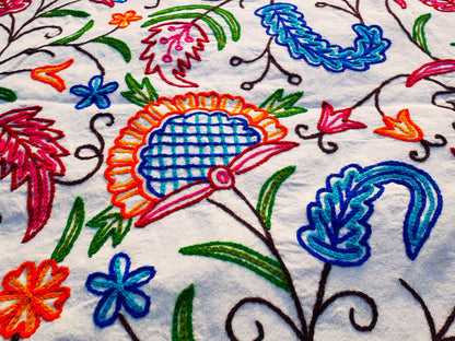 Böhmische Bettwäsche – luxuriöse indische Bettüberwürfe | Kashmir Crewel-Stickerei - bunte Tagesdecke, florales Design