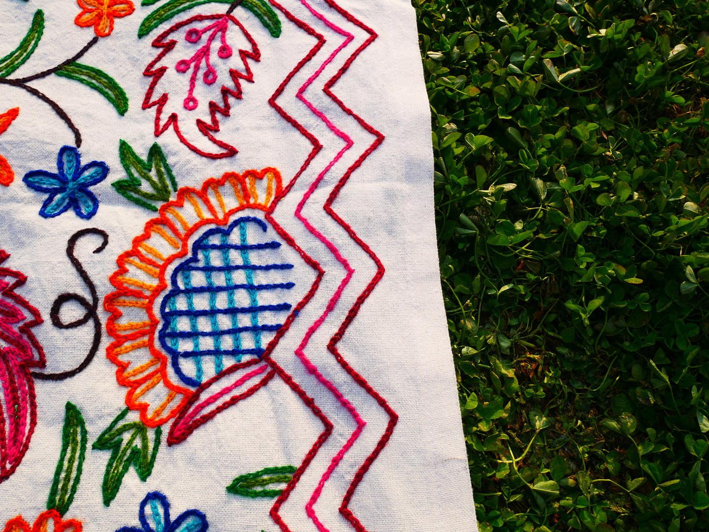 Böhmische Bettwäsche – luxuriöse indische Bettüberwürfe | Kashmir Crewel-Stickerei - bunte Tagesdecke, florales Design