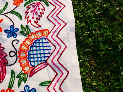 Böhmische Bettwäsche – luxuriöse indische Bettüberwürfe | Kashmir Crewel-Stickerei - bunte Tagesdecke, florales Design