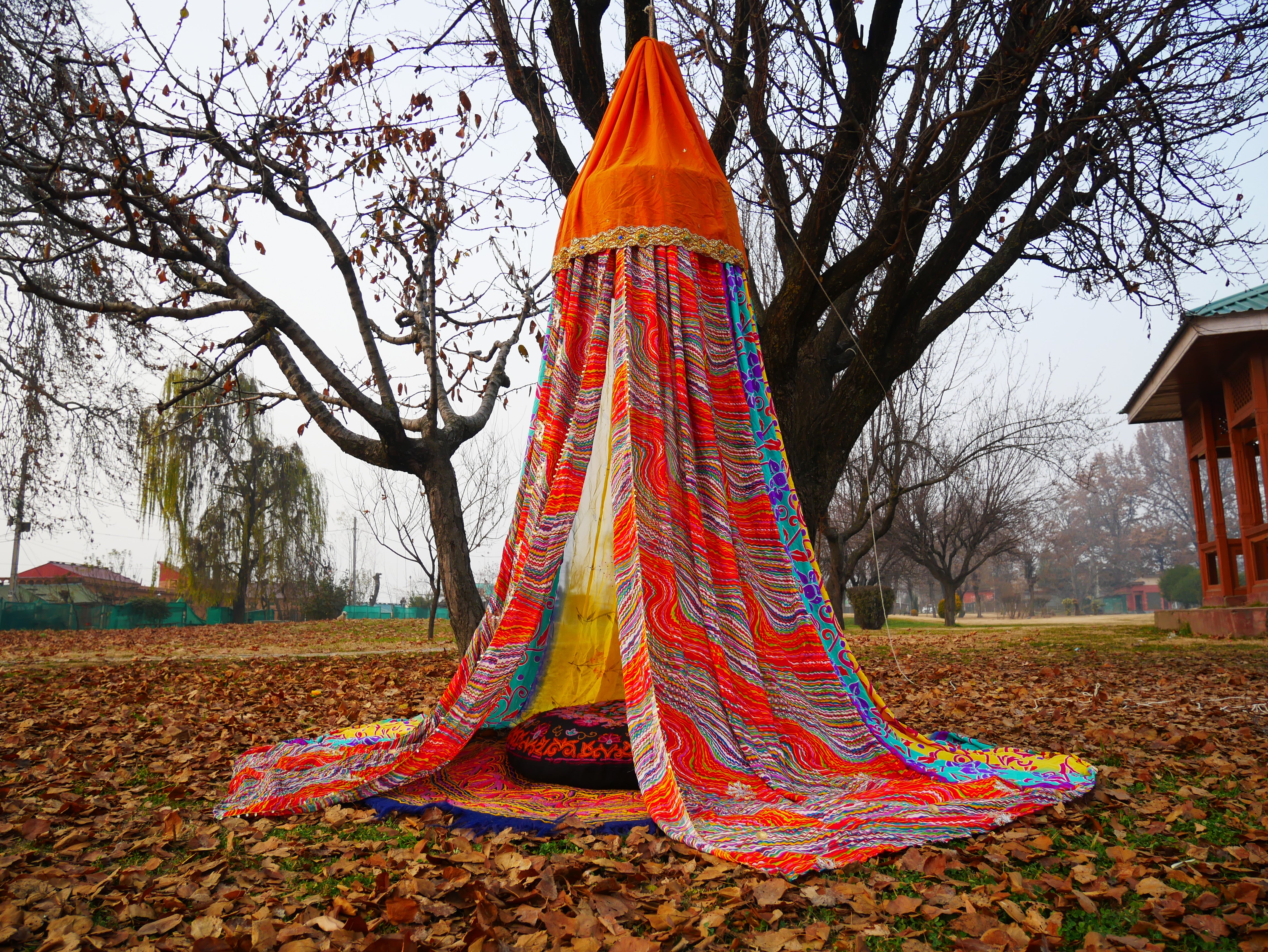 Boho Baldachin - Saree Zelt - Betthimmel | böhmische Hochzeitskulisse | Indisches Hippie-Dekor – Sitzbereich auf dem Boden | Meditationsraum - Glamping