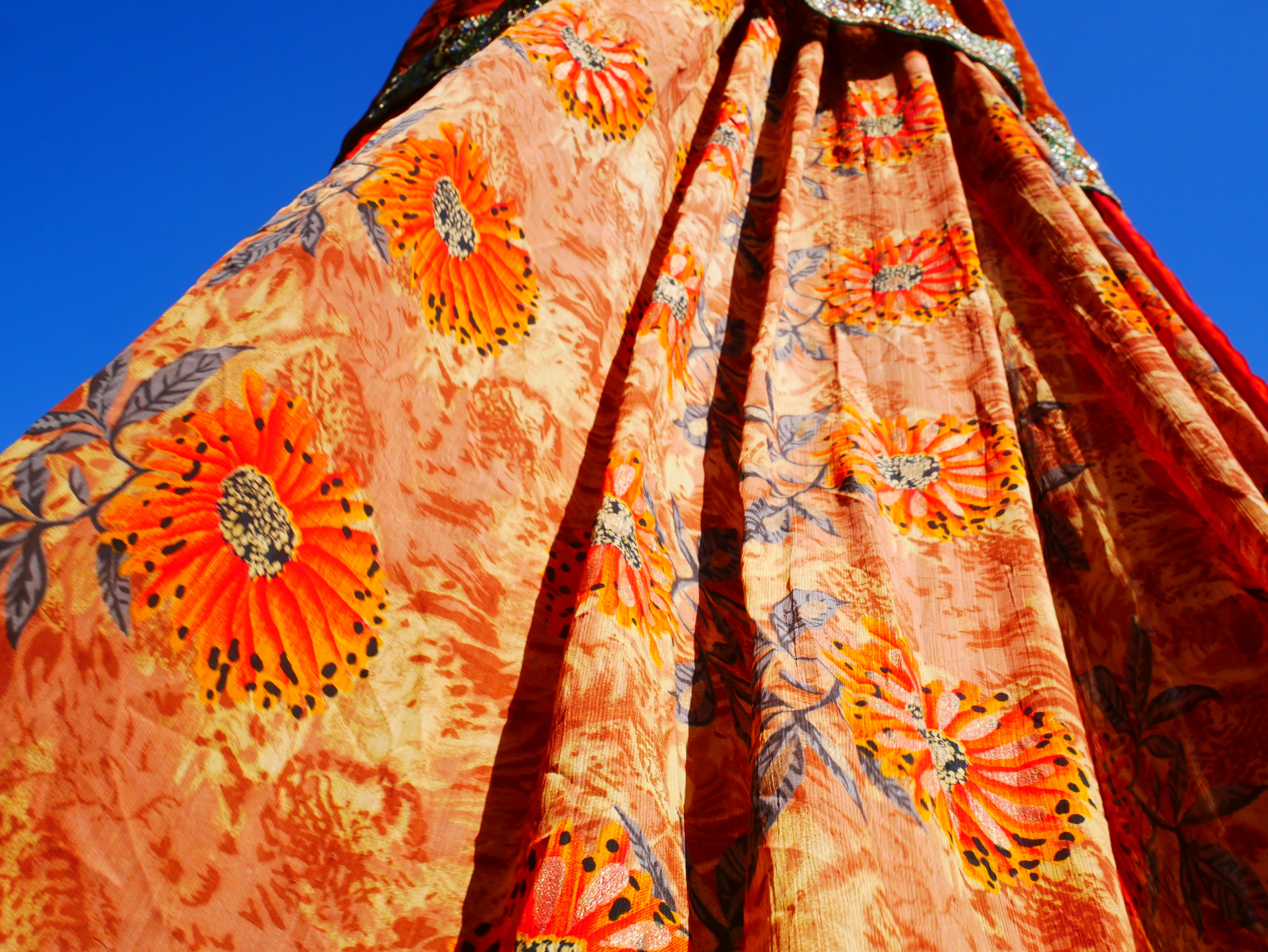 Tienda de sari con dosel kashmiri - Dosel para cama | Decoración para festivales o glamping - Dosel Shanti para espacios de meditación o tienda de juegos para niños