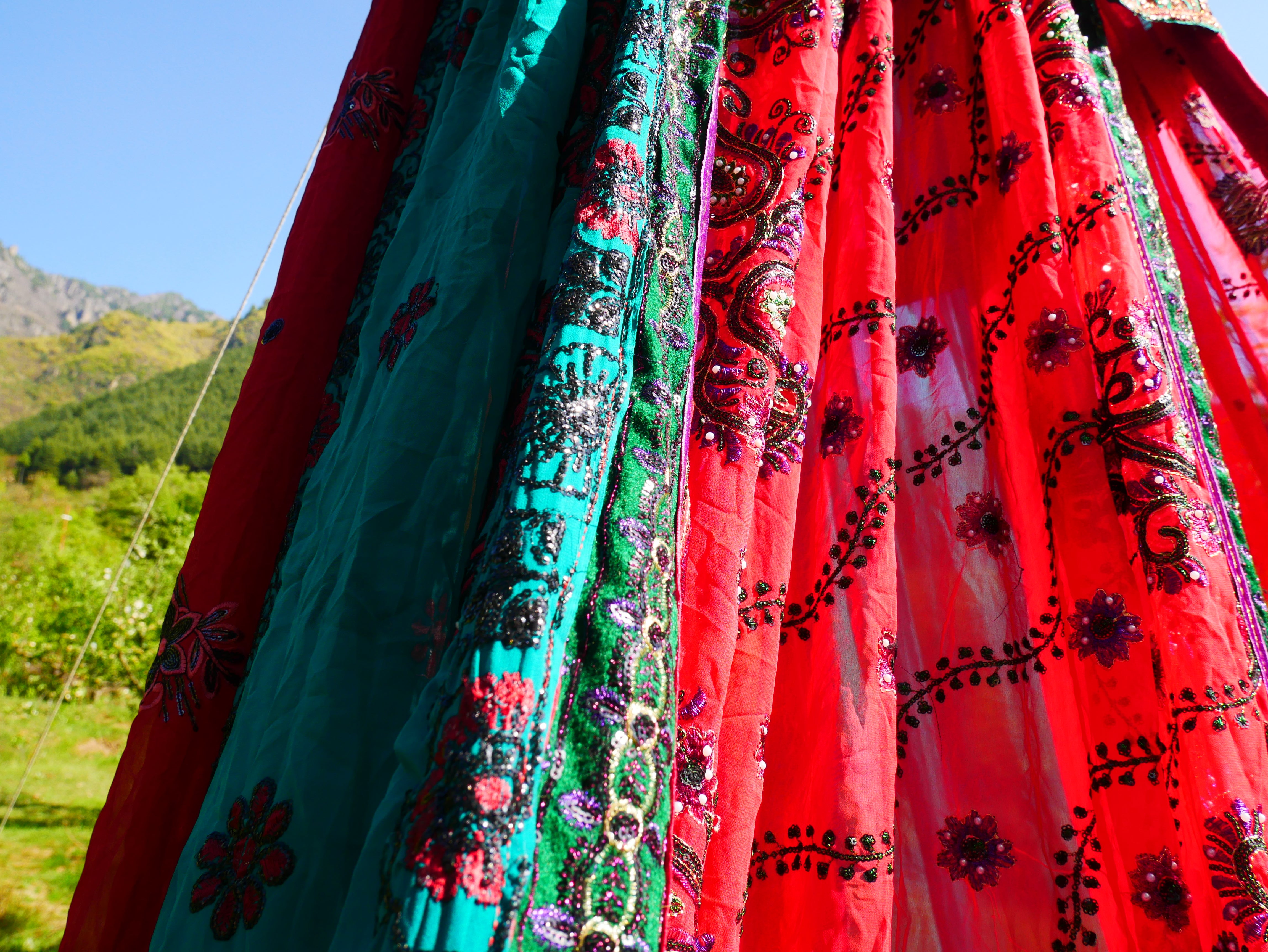 Tienda Shanti Canopy para sari - dosel para cama | Baldaquino de Cachemira para espacios de meditación o rincones de lectura