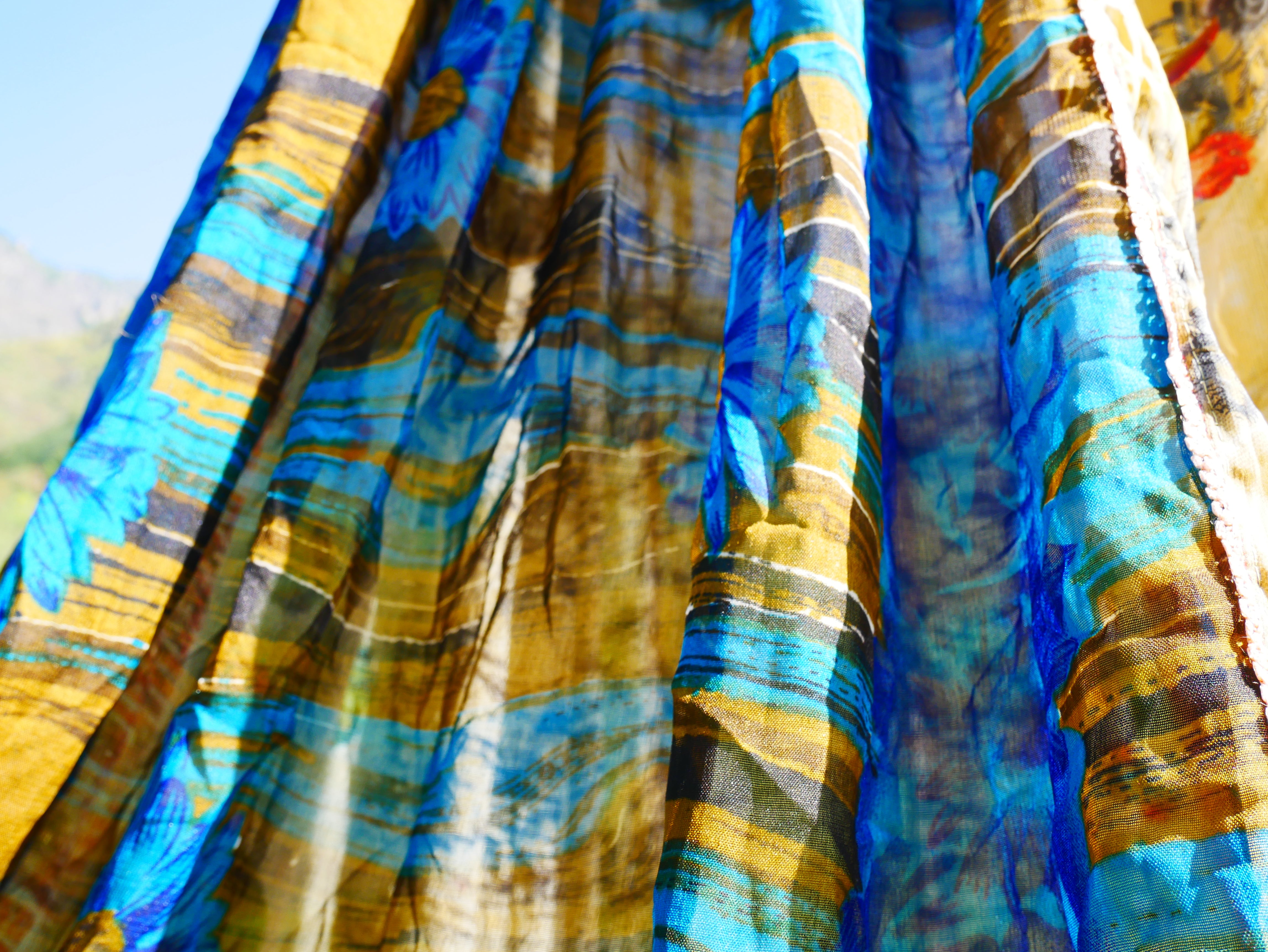 Tienda de sari con dosel kashmiri - Dosel para cama | Decoración para festivales o glamping - Dosel Shanti para espacios de meditación o tienda de juegos para niños