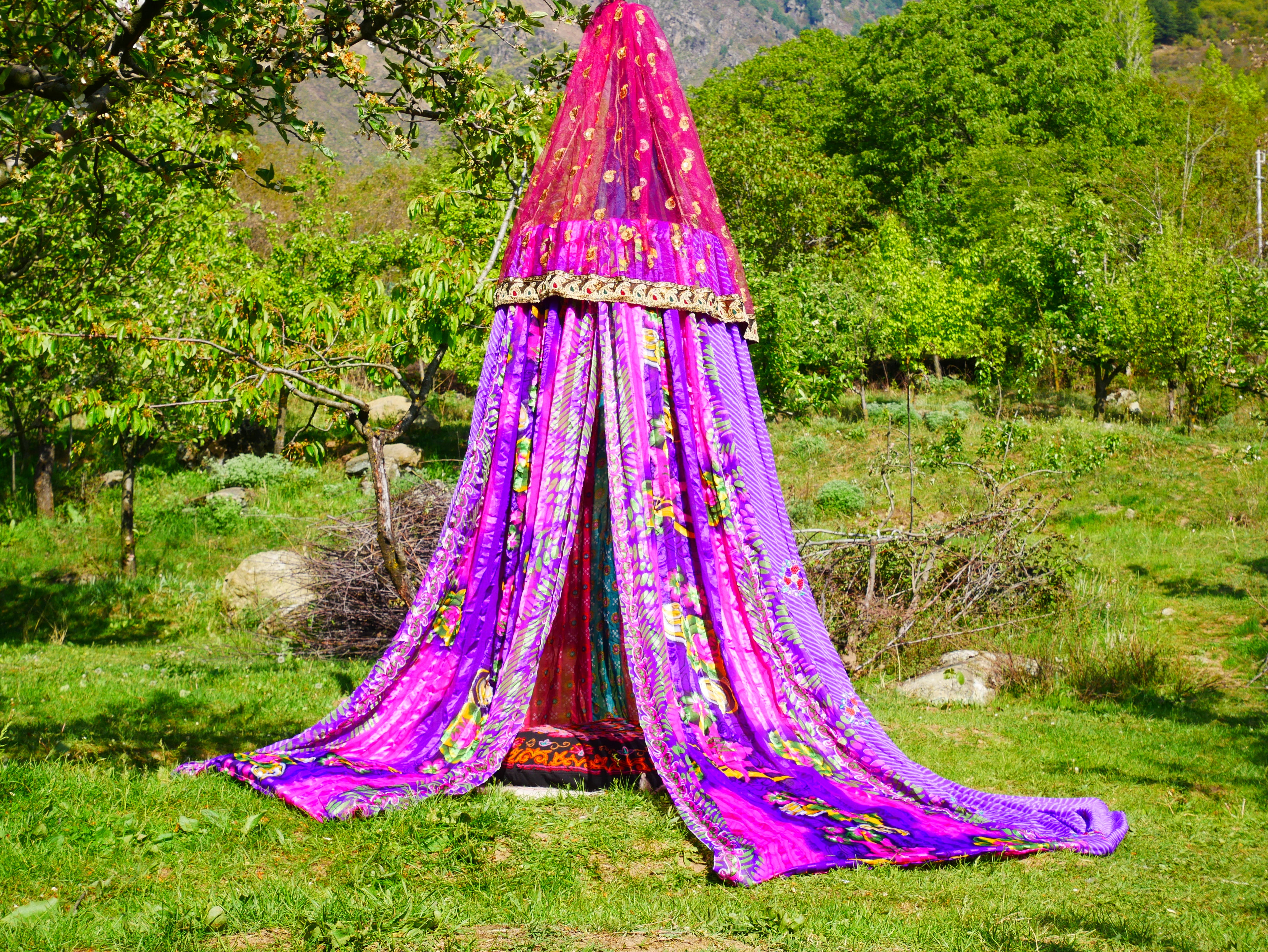 Saree canopy - indoor tent - bed canopy | bohemian wedding backdrop | meditation room - reading nook