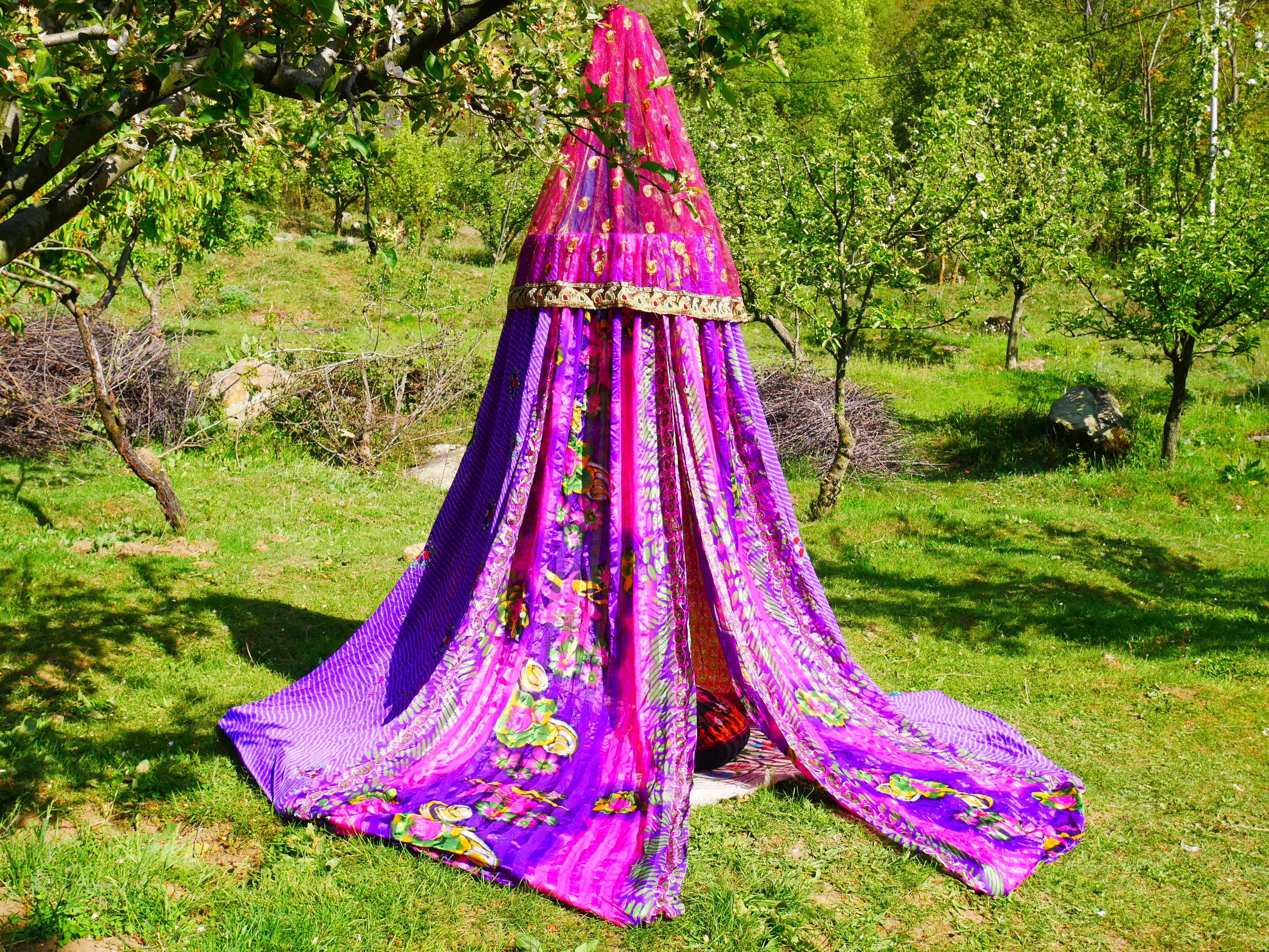 Saree canopy - indoor tent - bed canopy | bohemian wedding backdrop | meditation room - reading nook