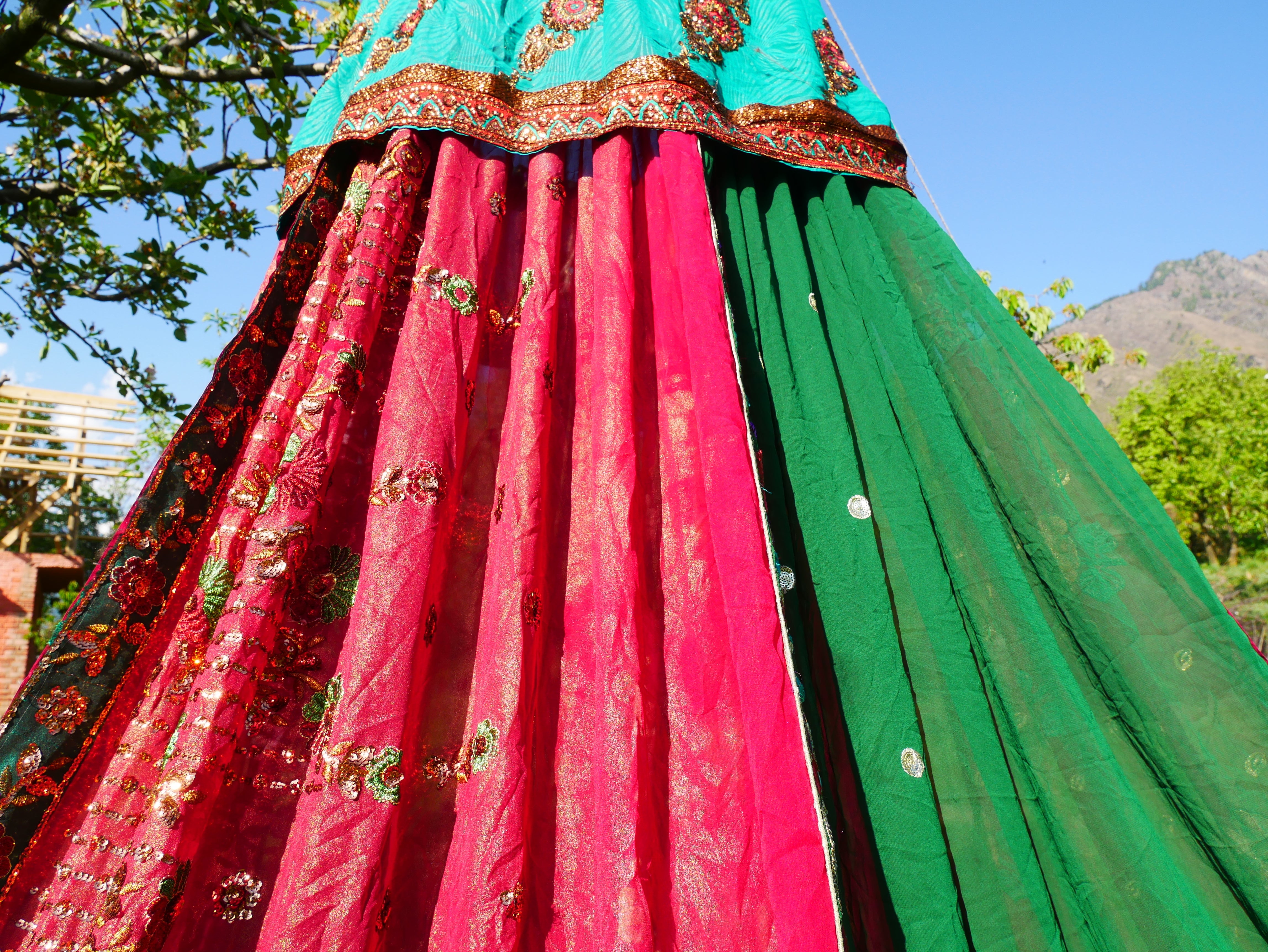Tienda Shanti Canopy para sari - dosel para cama | Baldaquino de Cachemira para espacios de meditación o rincones de lectura