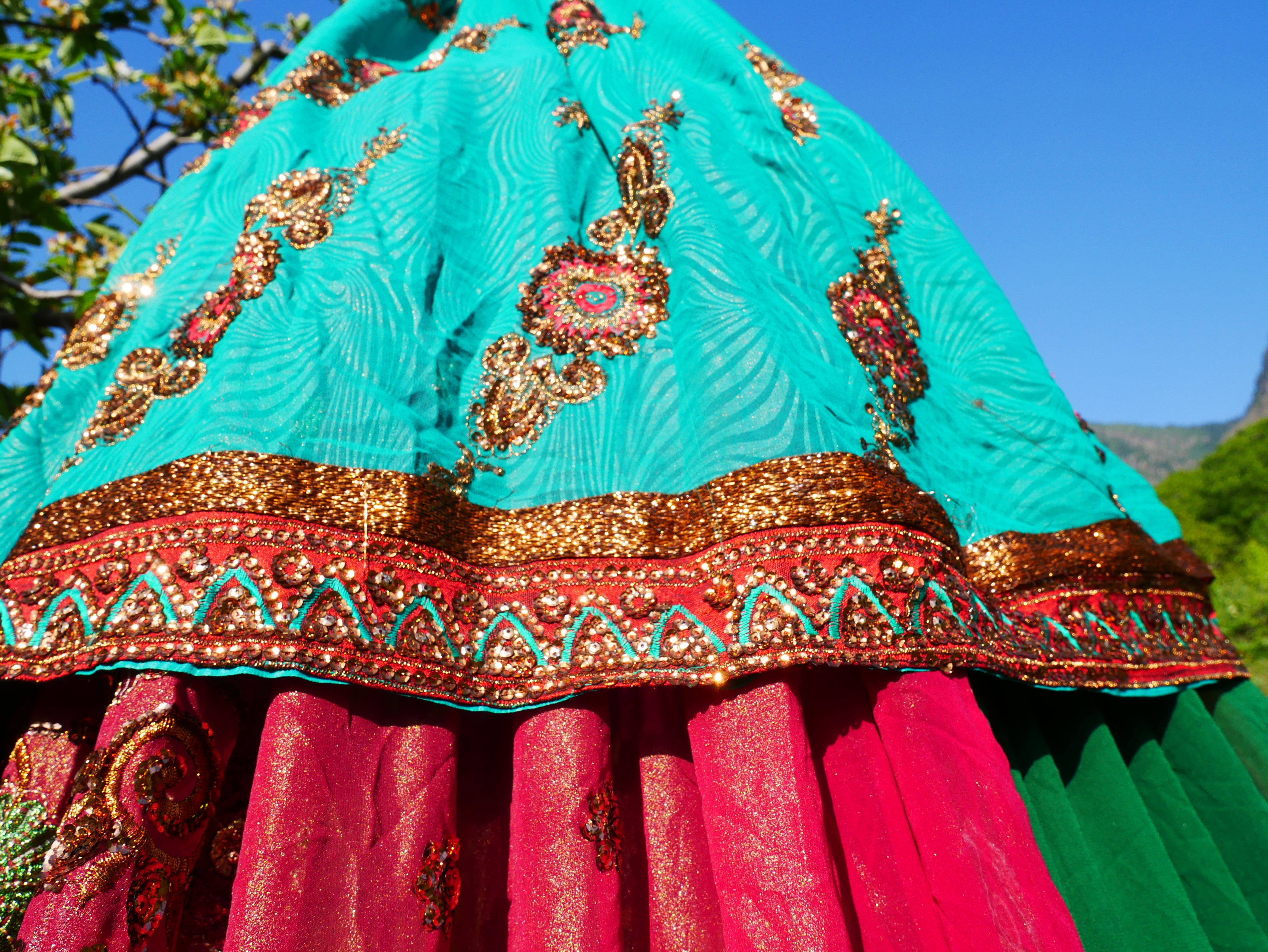 Tienda Shanti Canopy para sari - dosel para cama | Baldaquino de Cachemira para espacios de meditación o rincones de lectura