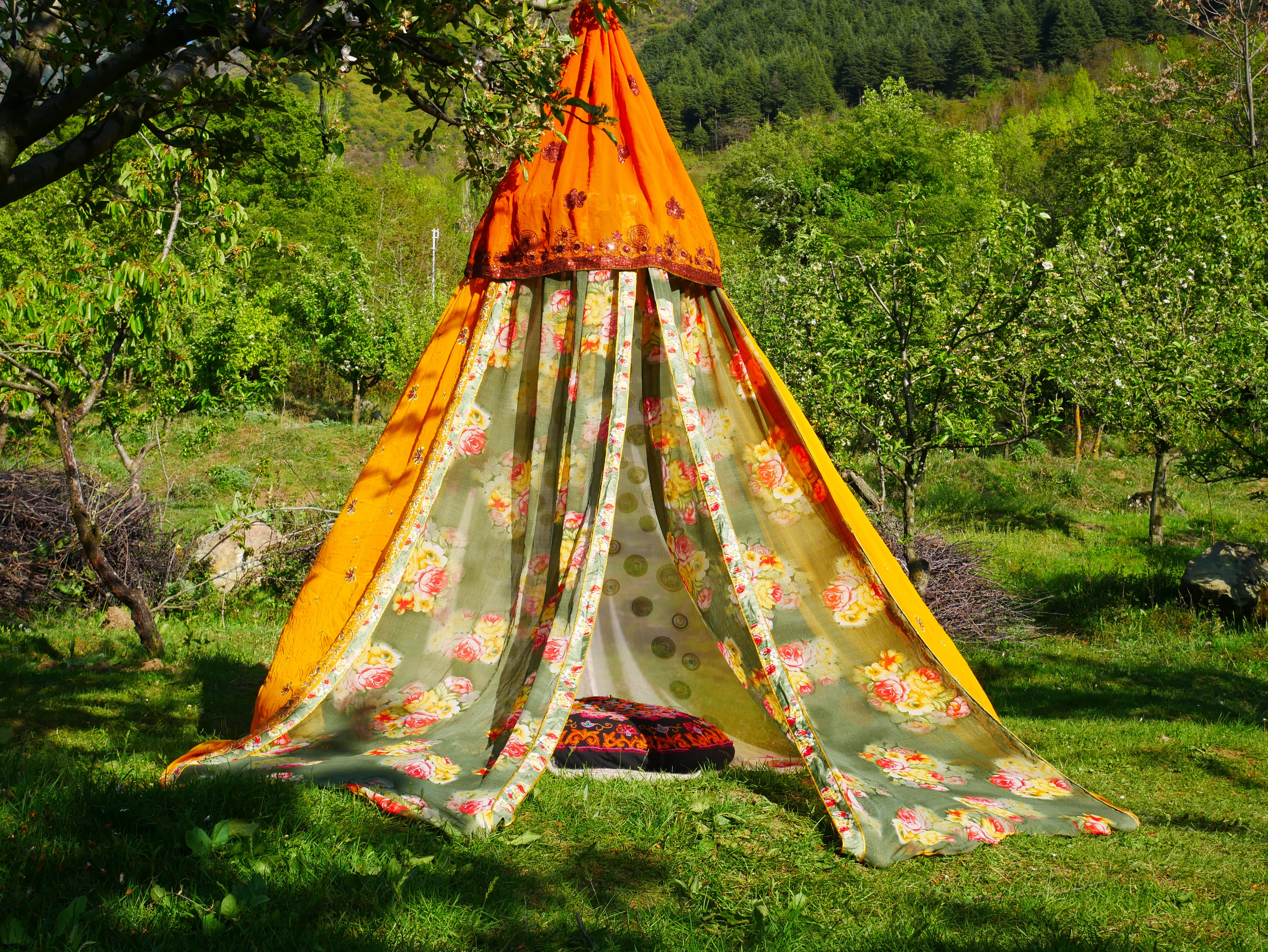 Saree canopy - indoor tent - bed canopy | bohemian wedding backdrop | meditation room - reading nook