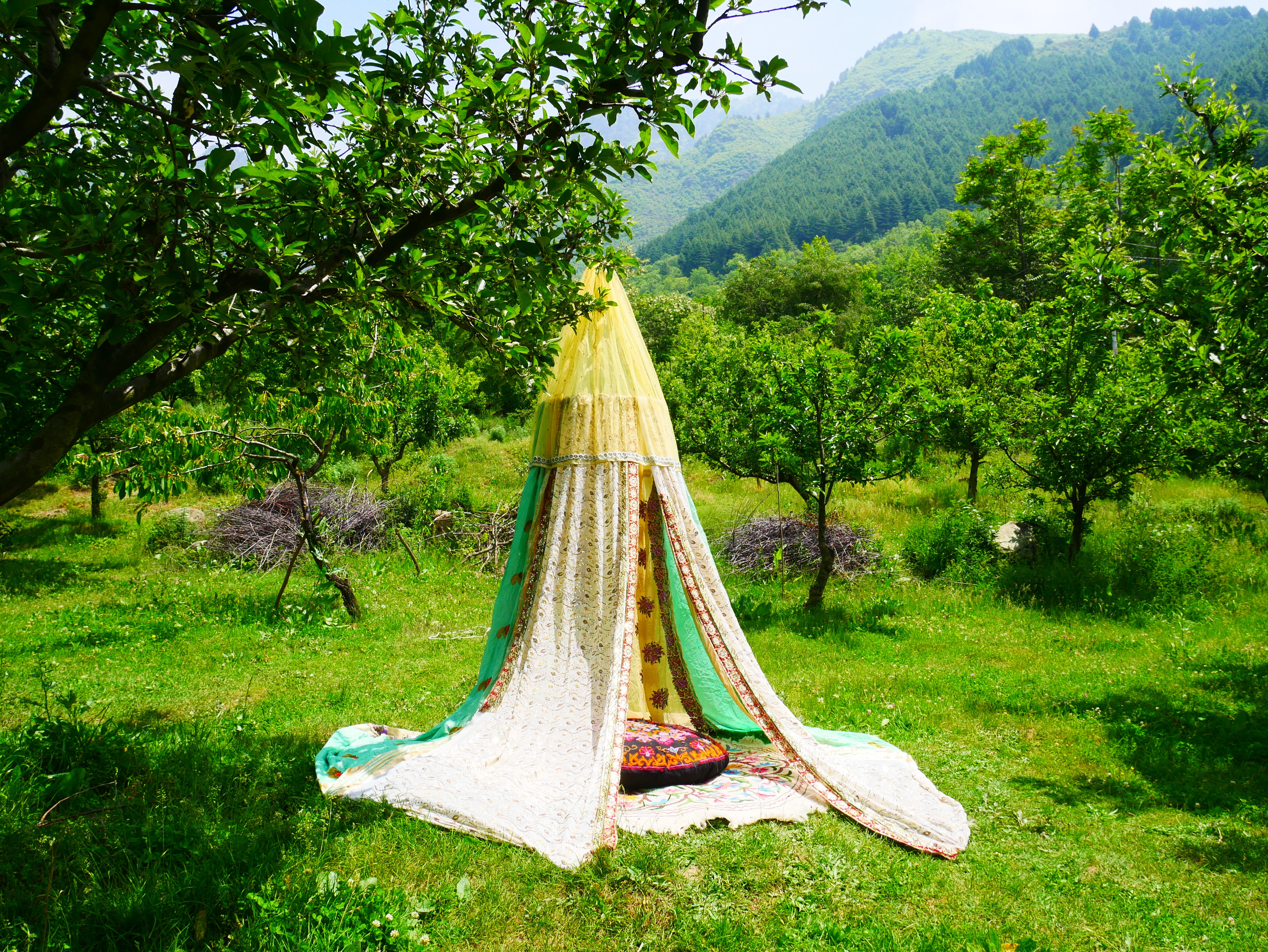 Wedding saree canopy - Saree tent - bed canopy  | hippie decor - Shanti baldachin for Meditation Spaces or Reading nooks
