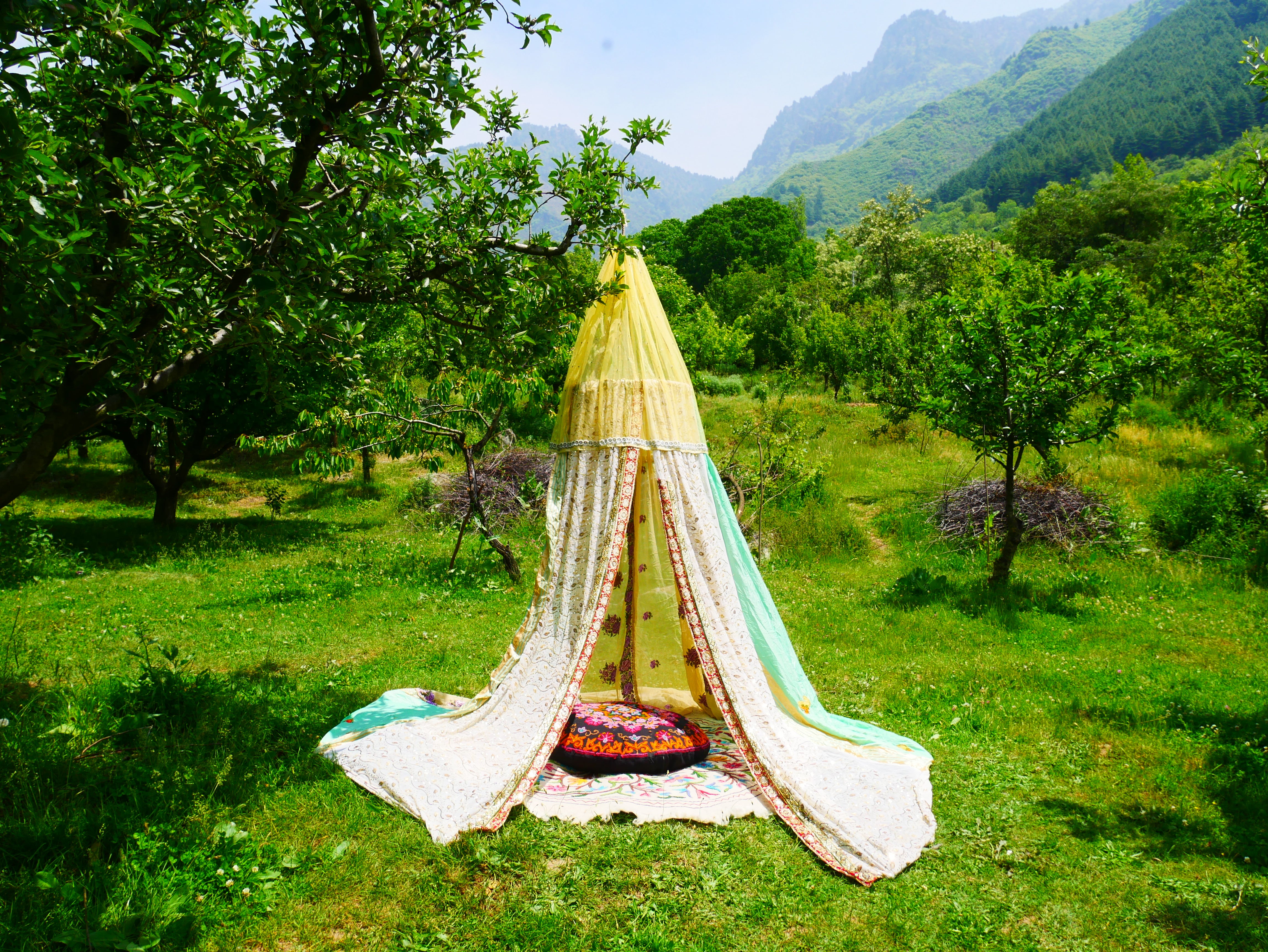 Wedding saree canopy - Saree tent - bed canopy  | hippie decor - Shanti baldachin for Meditation Spaces or Reading nooks