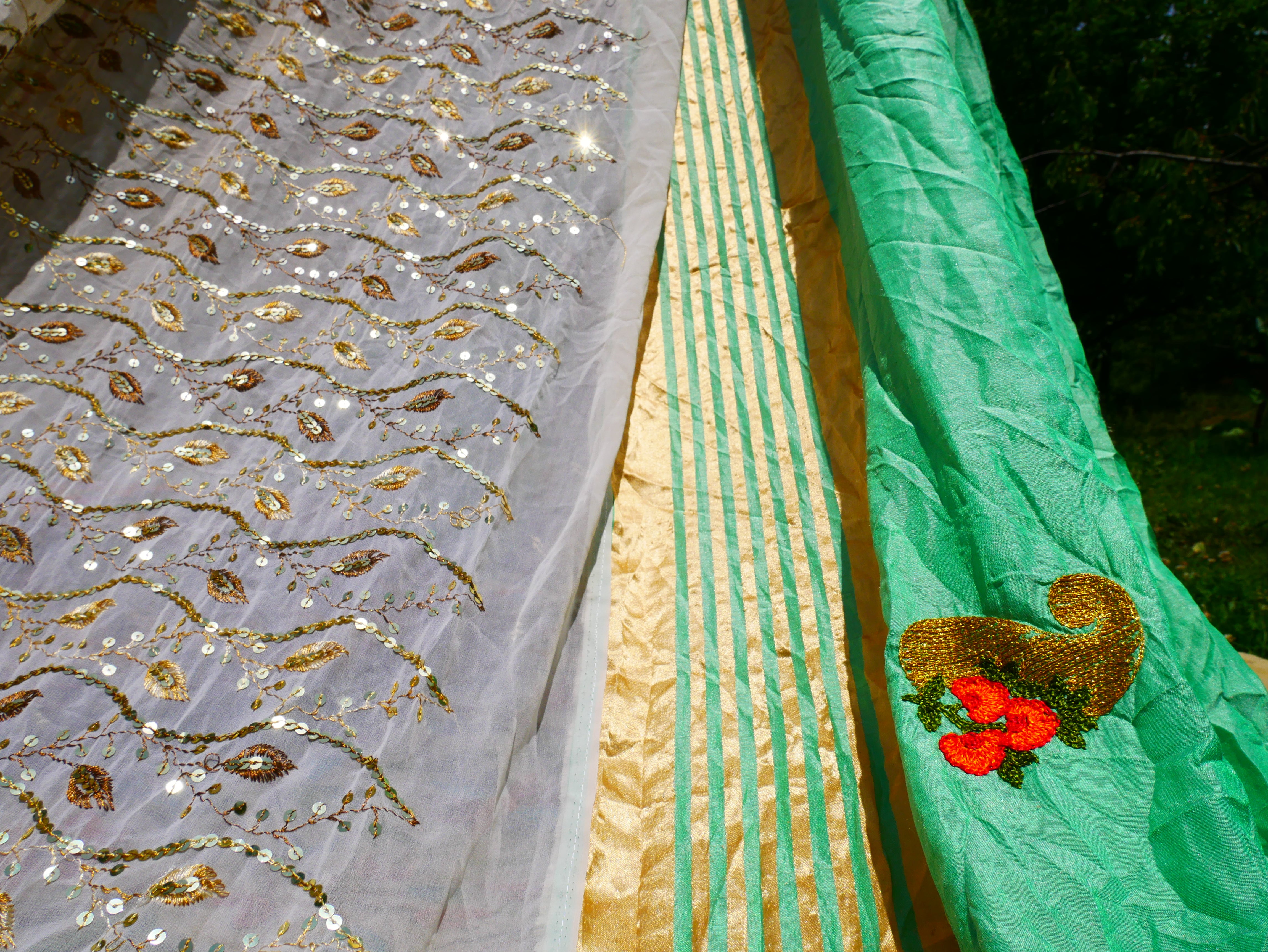 Wedding saree canopy - Saree tent - bed canopy  | hippie decor - Shanti baldachin for Meditation Spaces or Reading nooks