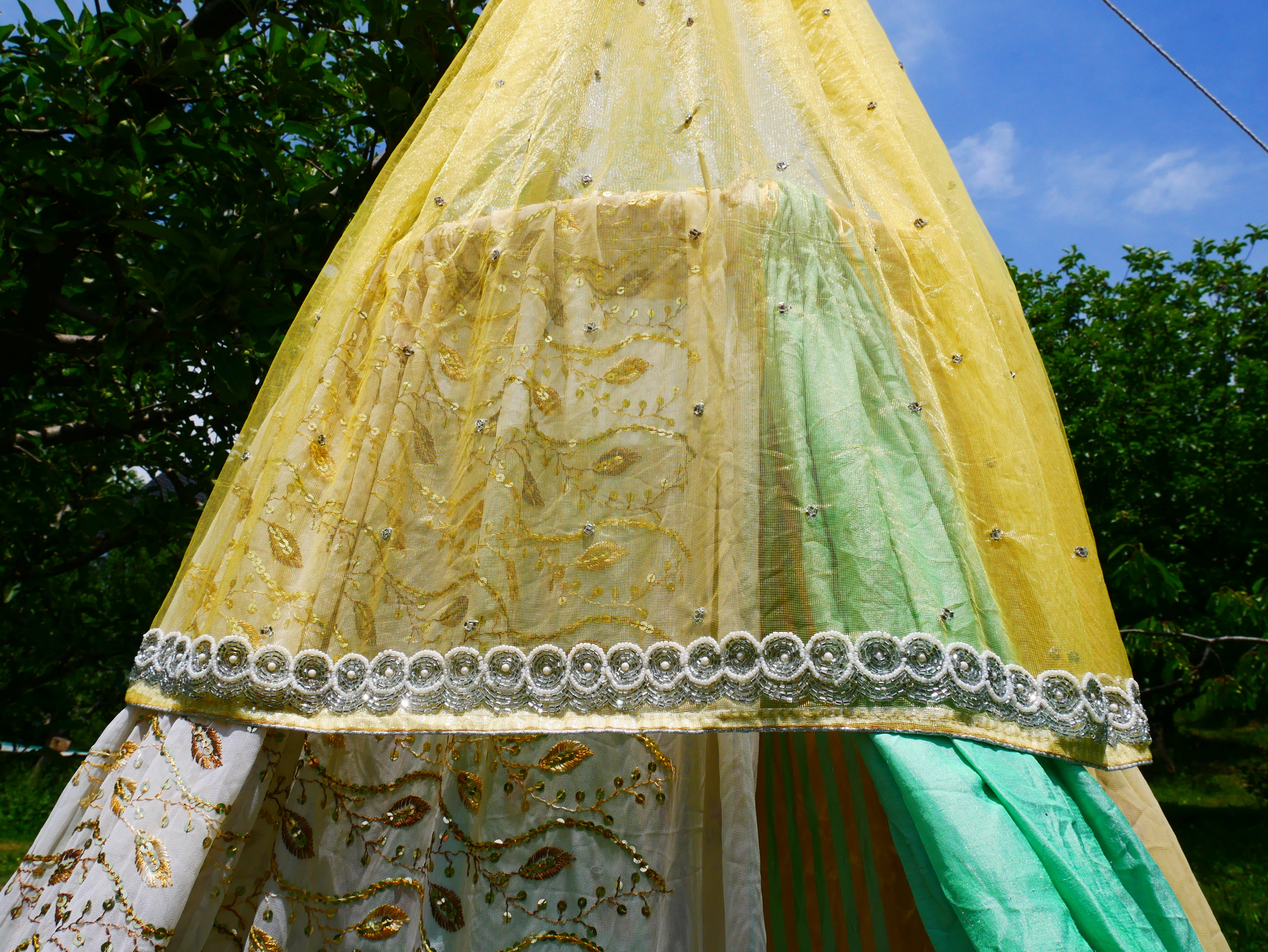 Wedding saree canopy - Saree tent - bed canopy  | hippie decor - Shanti baldachin for Meditation Spaces or Reading nooks