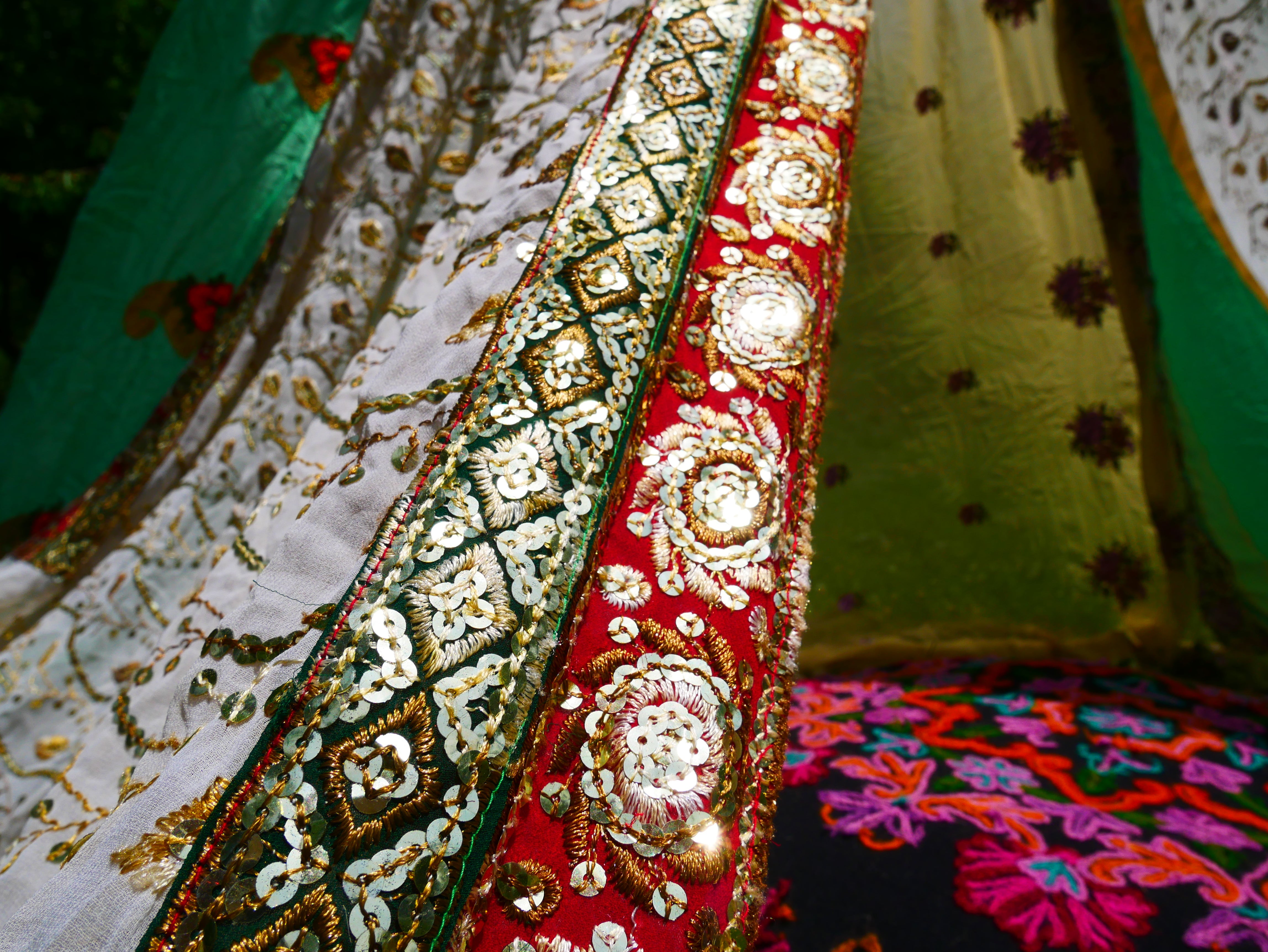 Wedding saree canopy - Saree tent - bed canopy  | hippie decor - Shanti baldachin for Meditation Spaces or Reading nooks