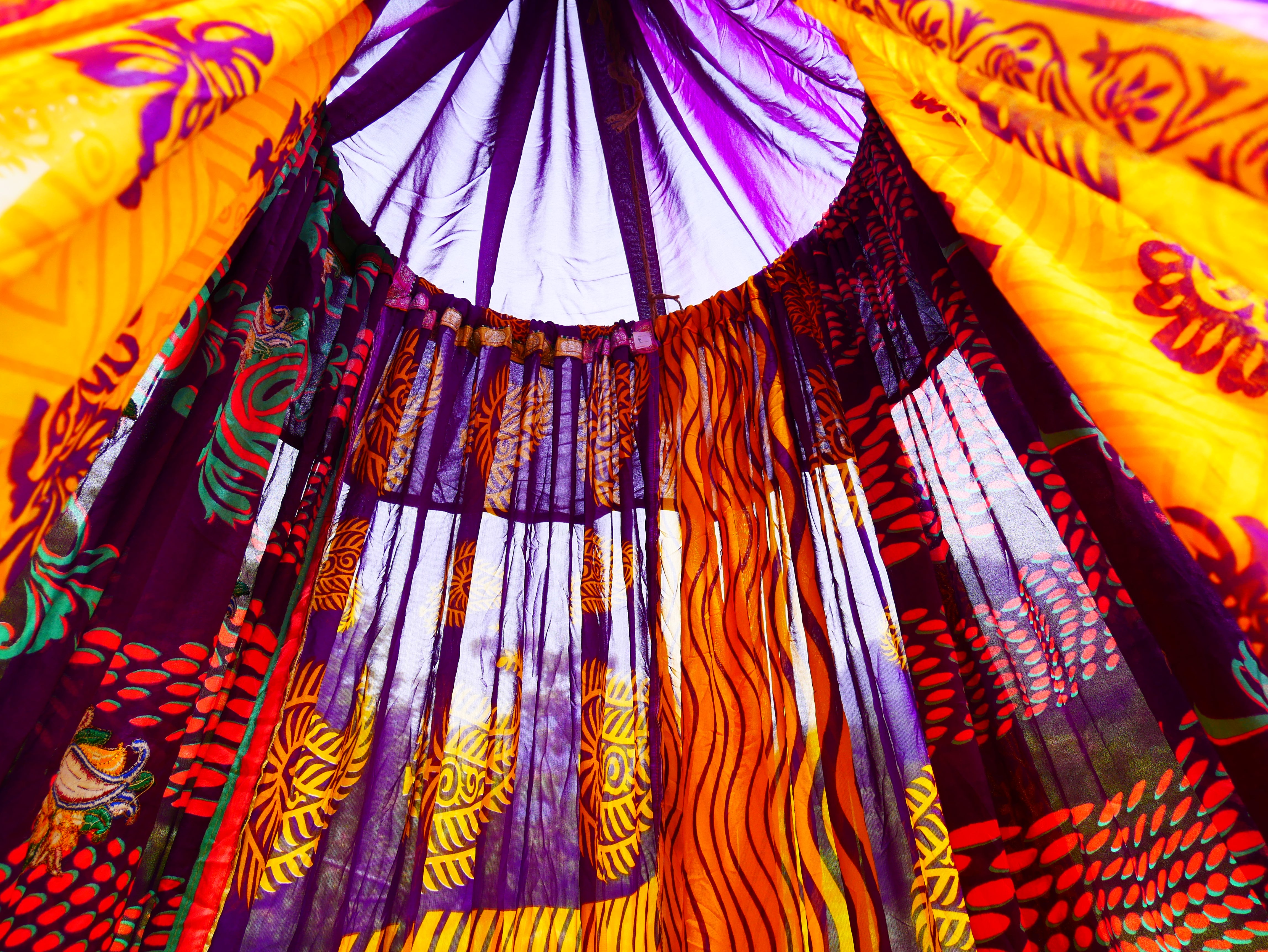 Boho Baldachin - Saree Zelt - Betthimmel | böhmische Hochzeitskulisse – Hippie-Dekor – Sitzbereich auf dem Boden | Meditationsraum - Shanti-Baldachin