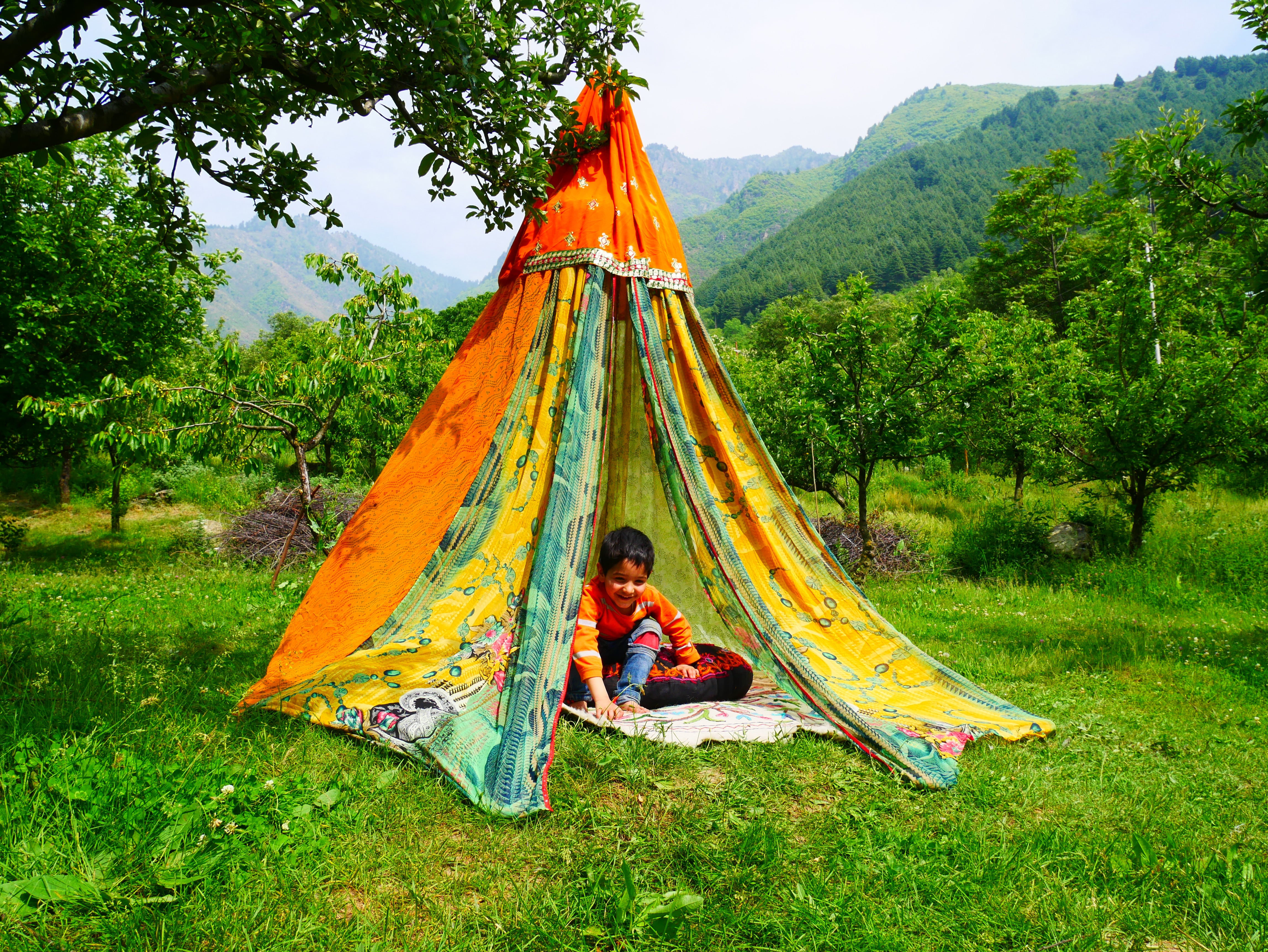Boho Baldachin - Saree Zelt - Betthimmel | böhmische Hochzeitskulisse – Hippie-Dekor – Sitzbereich auf dem Boden | Meditationsraum - Shanti-Baldachin