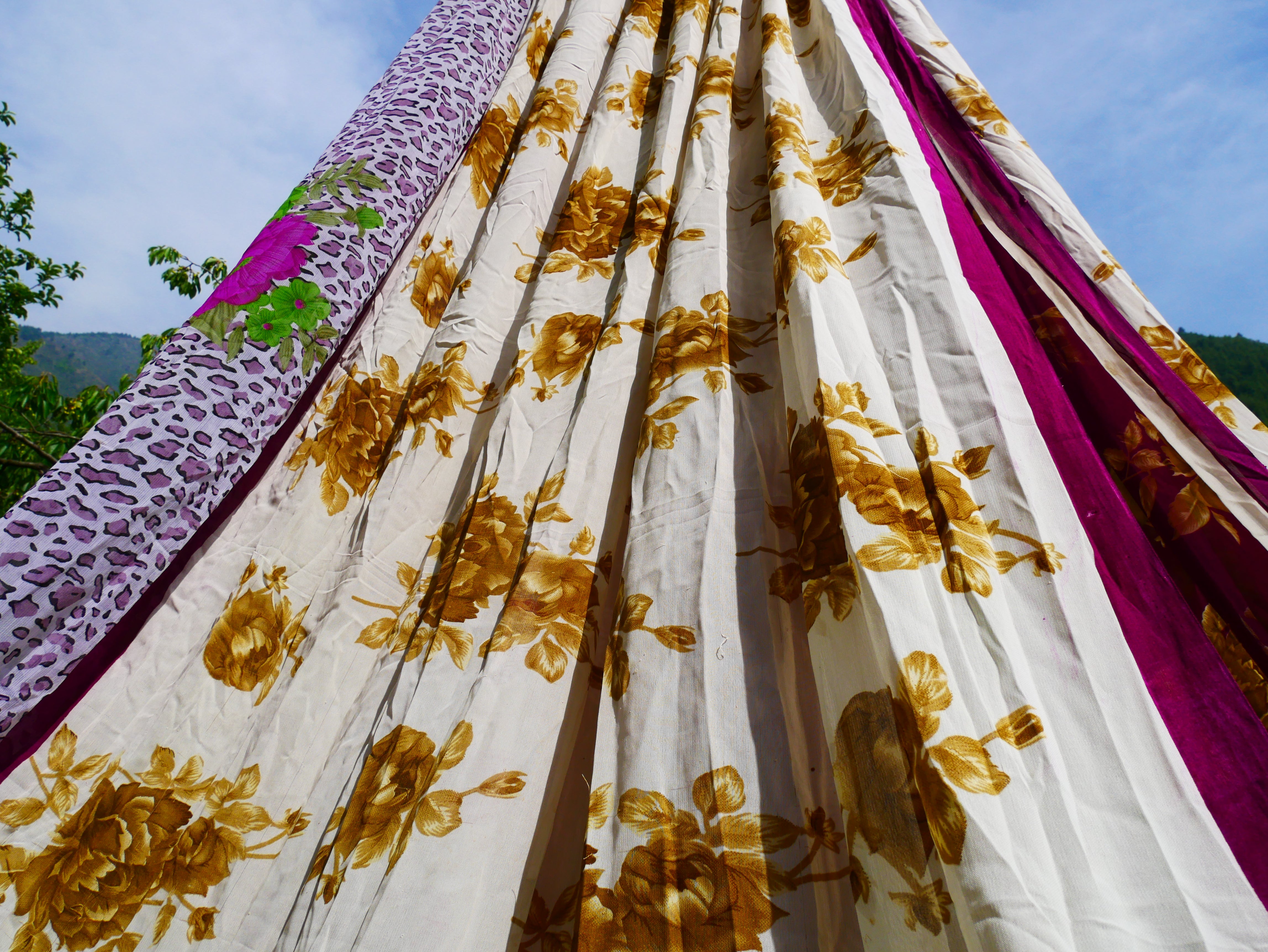 Boho Baldachin - Saree Zelt - Betthimmel | böhmische Hochzeitskulisse – Hippie-Dekor – Sitzbereich auf dem Boden | Meditationsraum - Shanti-Baldachin