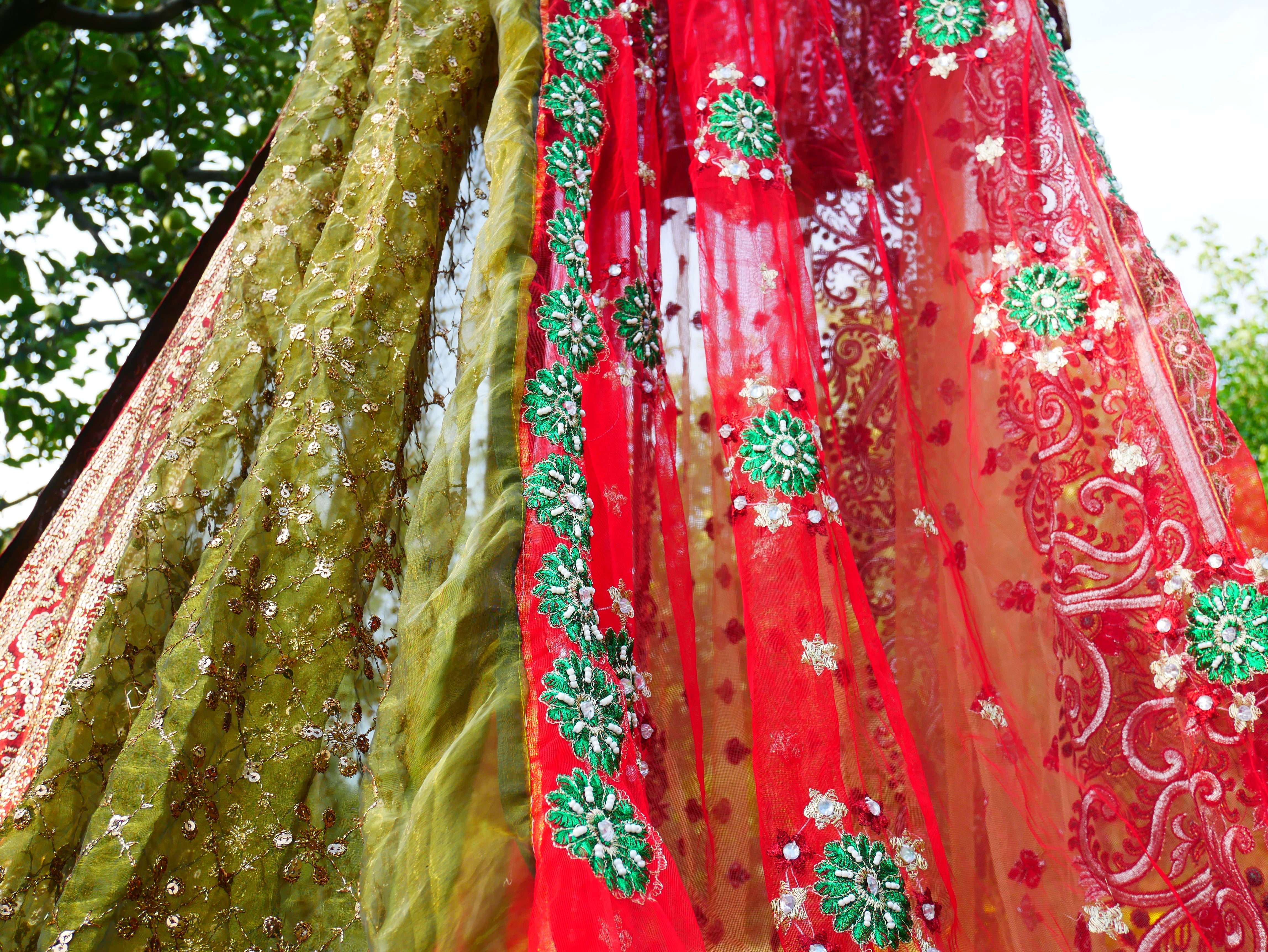 Boho Baldachin - Saree Zelt - Betthimmel | böhmische Hochzeitskulisse – Hippie-Dekor – Sitzbereich auf dem Boden | Meditationsraum - Shanti-Baldachin