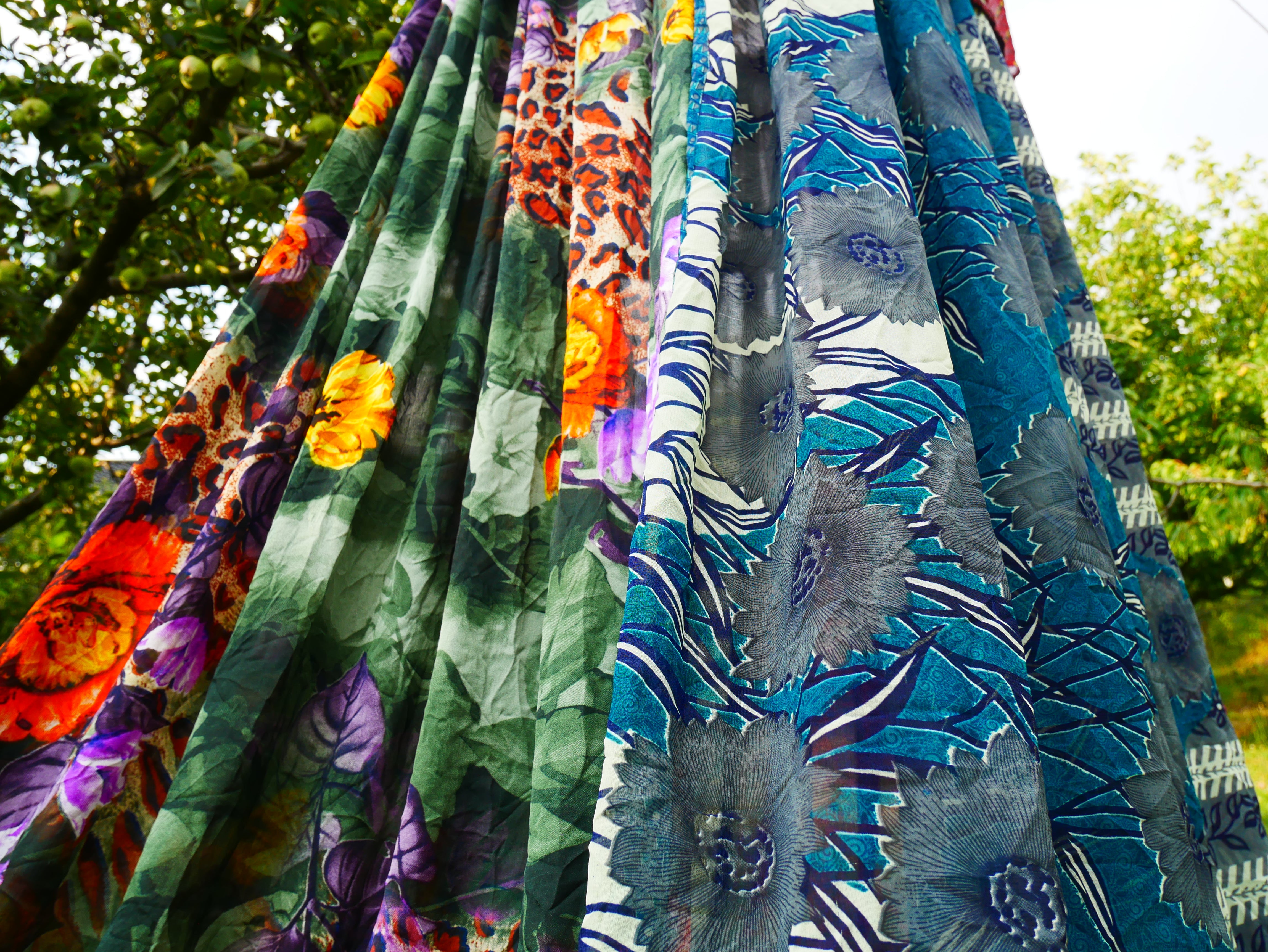 Boho Baldachin - Saree Zelt - Betthimmel | böhmische Hochzeitskulisse | Indisches Hippie-Dekor – Sitzbereich auf dem Boden | Meditationsraum - Glamping