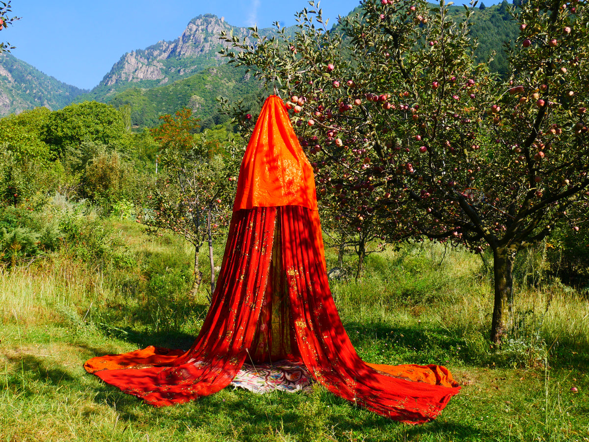 Saree canopy - indoor tent - bed canopy | bohemian wedding backdrop | meditation room - reading nook