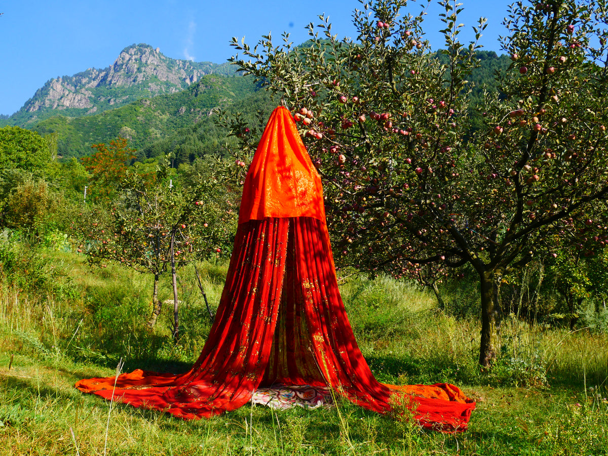 Saree canopy - indoor tent - bed canopy | bohemian wedding backdrop | meditation room - reading nook