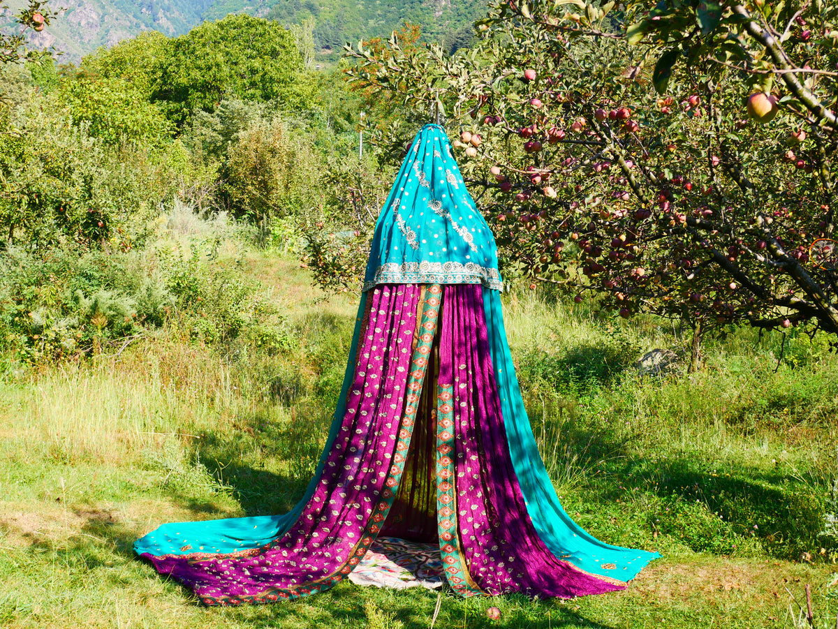 Boho Baldachin - Saree Zelt - Betthimmel | böhmische Hochzeitskulisse – Hippie-Dekor – Sitzbereich auf dem Boden | Meditationsraum - Shanti-Baldachin