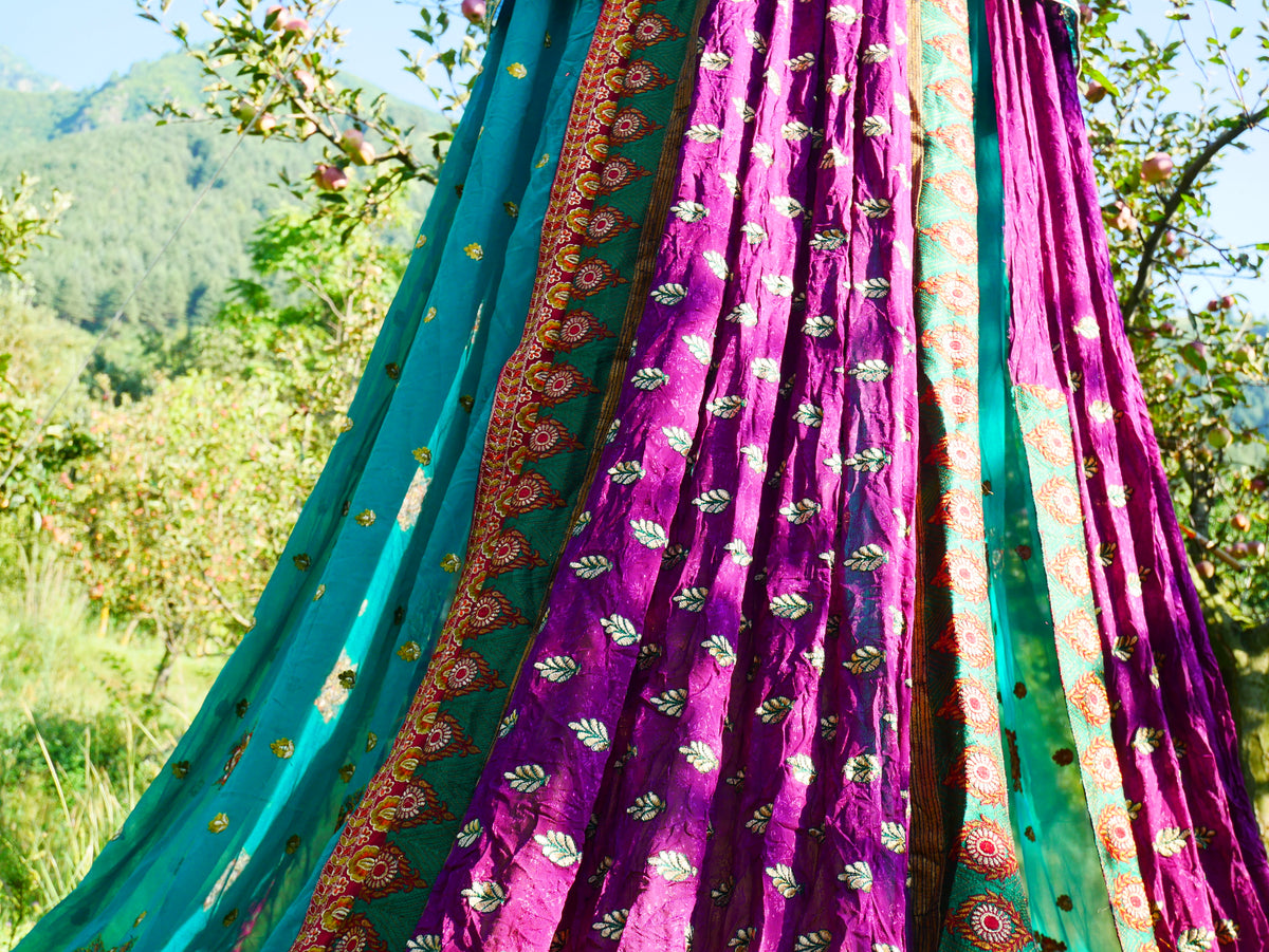 Boho Baldachin - Saree Zelt - Betthimmel | böhmische Hochzeitskulisse – Hippie-Dekor – Sitzbereich auf dem Boden | Meditationsraum - Shanti-Baldachin