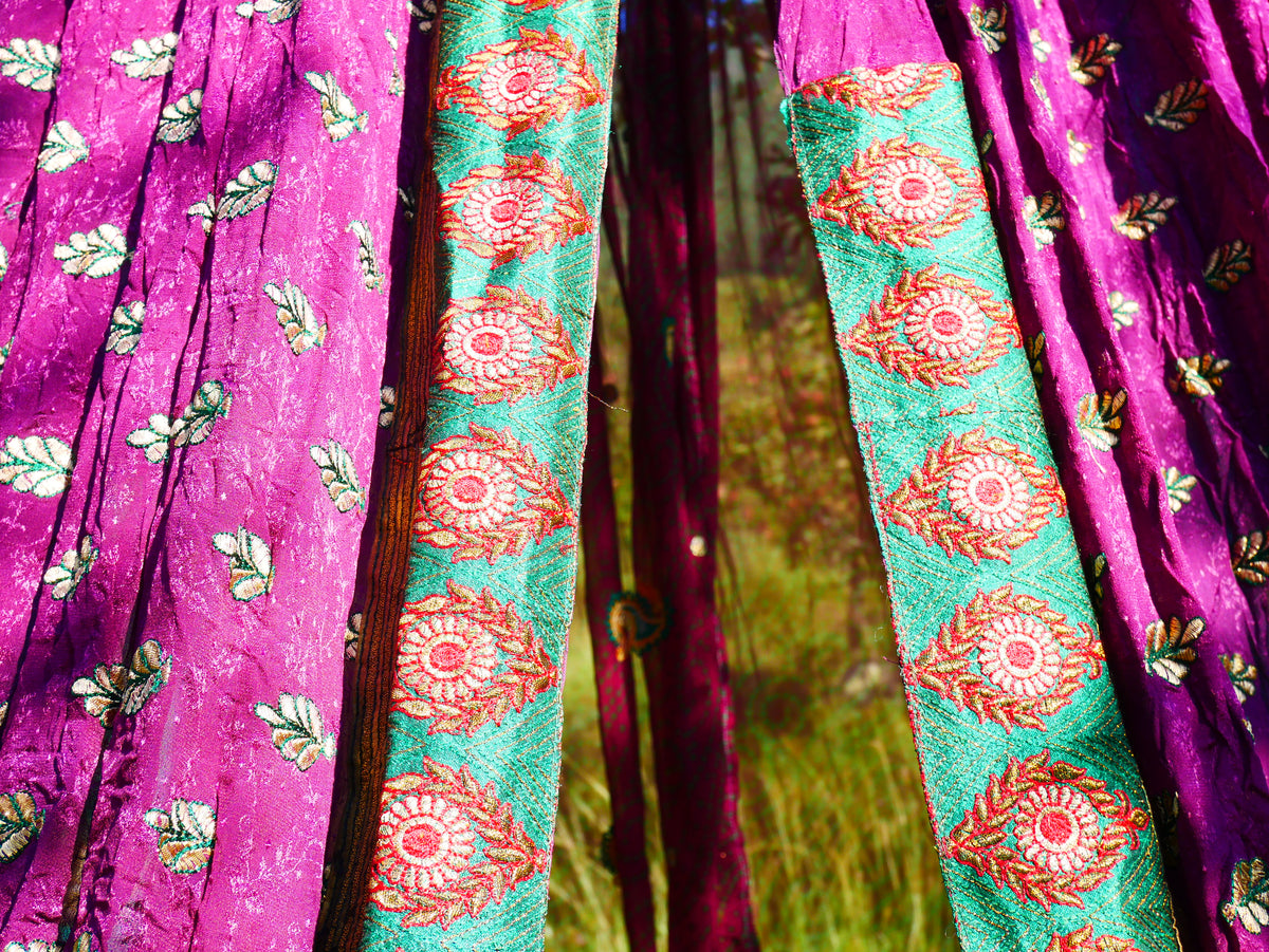 Boho Baldachin - Saree Zelt - Betthimmel | böhmische Hochzeitskulisse – Hippie-Dekor – Sitzbereich auf dem Boden | Meditationsraum - Shanti-Baldachin