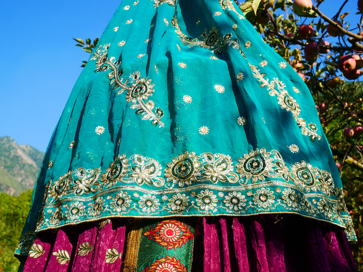 Boho Baldachin - Saree Zelt - Betthimmel | böhmische Hochzeitskulisse – Hippie-Dekor – Sitzbereich auf dem Boden | Meditationsraum - Shanti-Baldachin