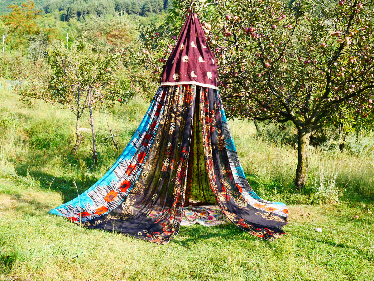Boho Baldachin - Saree Zelt - Betthimmel | böhmische Hochzeitskulisse – Hippie-Dekor – Sitzbereich auf dem Boden | Meditationsraum - Shanti-Baldachin