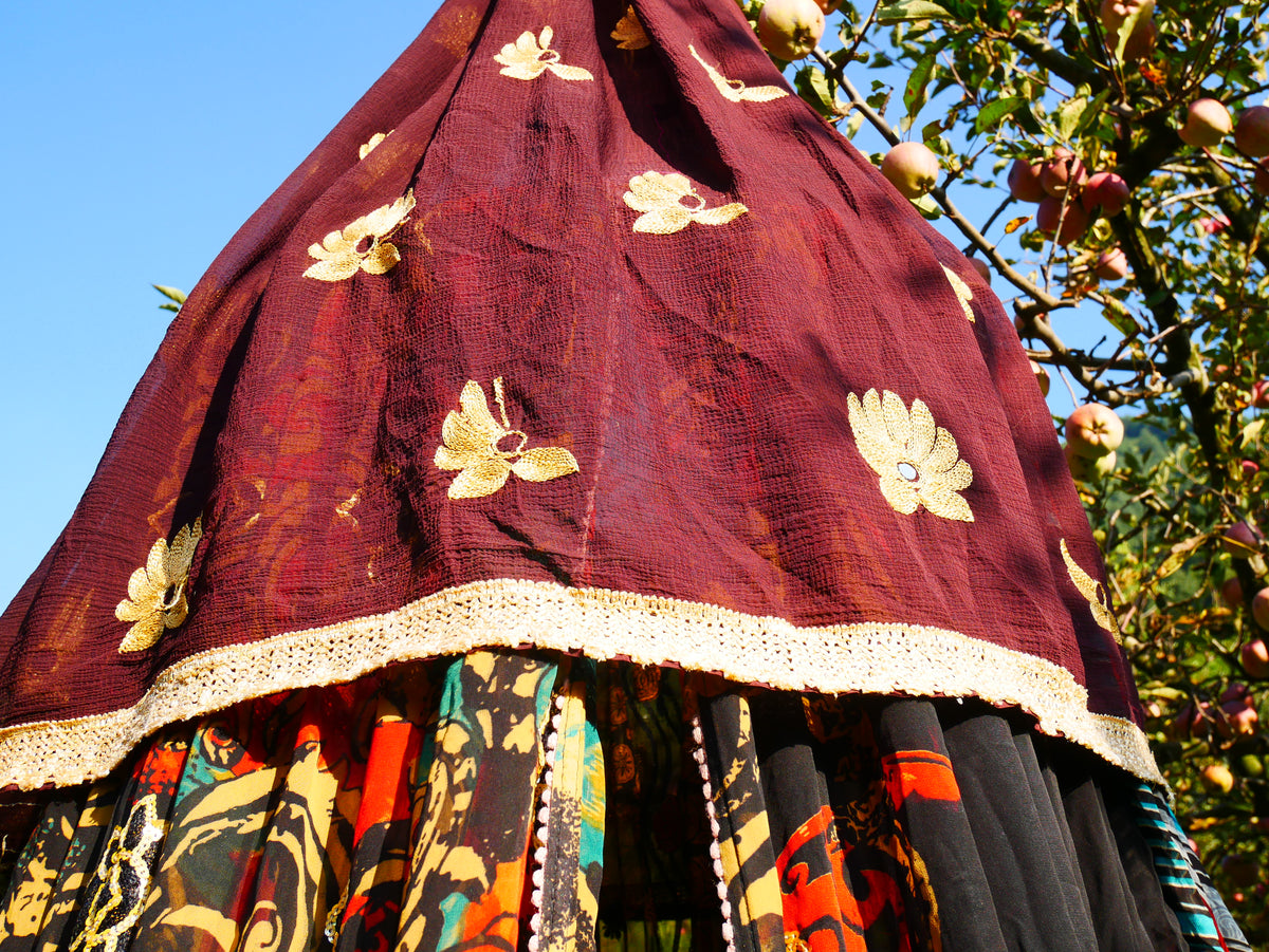 Boho Baldachin - Saree Zelt - Betthimmel | böhmische Hochzeitskulisse – Hippie-Dekor – Sitzbereich auf dem Boden | Meditationsraum - Shanti-Baldachin