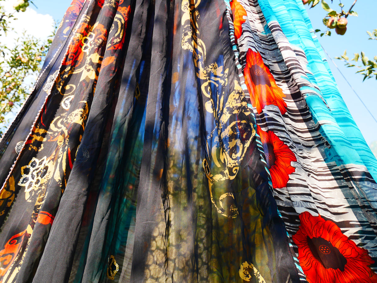 Boho Baldachin - Saree Zelt - Betthimmel | böhmische Hochzeitskulisse – Hippie-Dekor – Sitzbereich auf dem Boden | Meditationsraum - Shanti-Baldachin