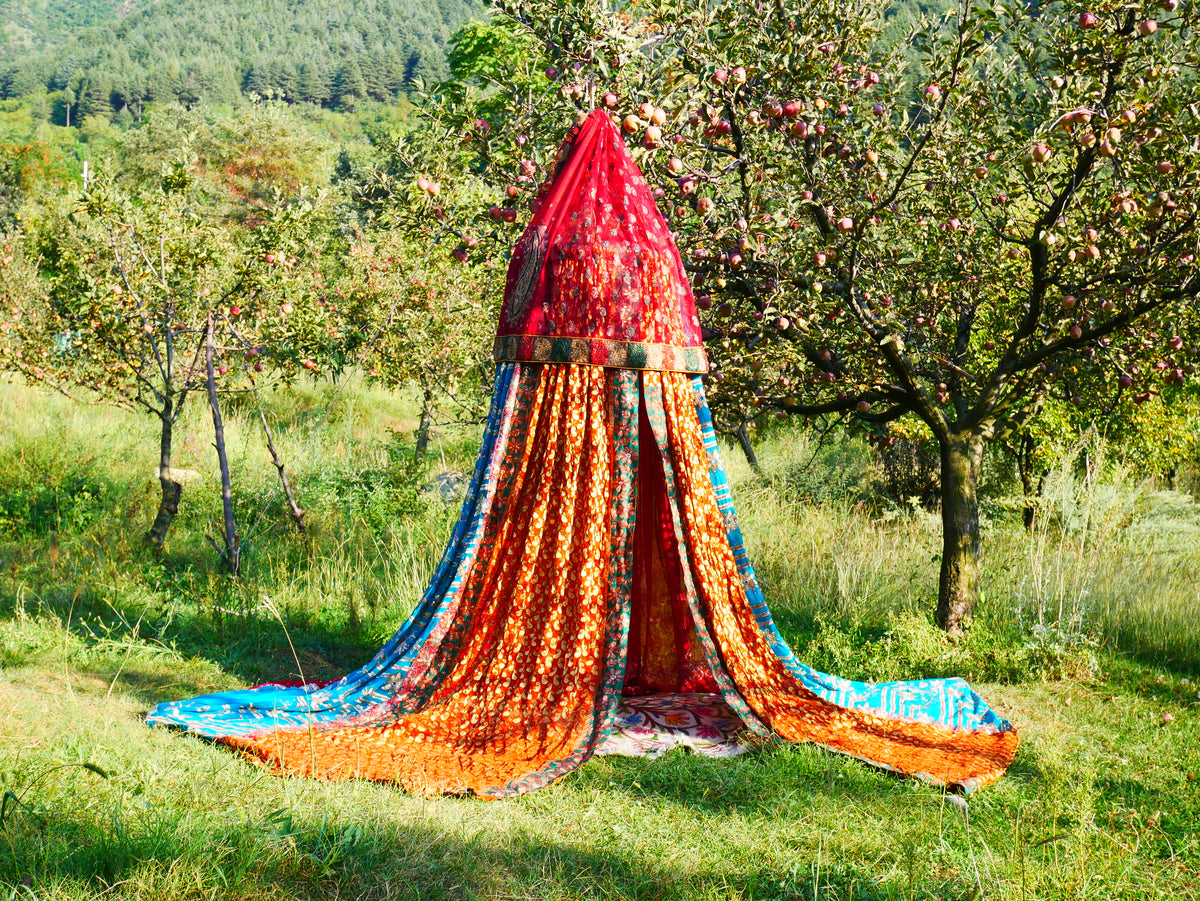 Boho Baldachin - Saree Zelt - Betthimmel | böhmische Hochzeitskulisse – Hippie-Dekor – Sitzbereich auf dem Boden | Meditationsraum - Shanti-Baldachin