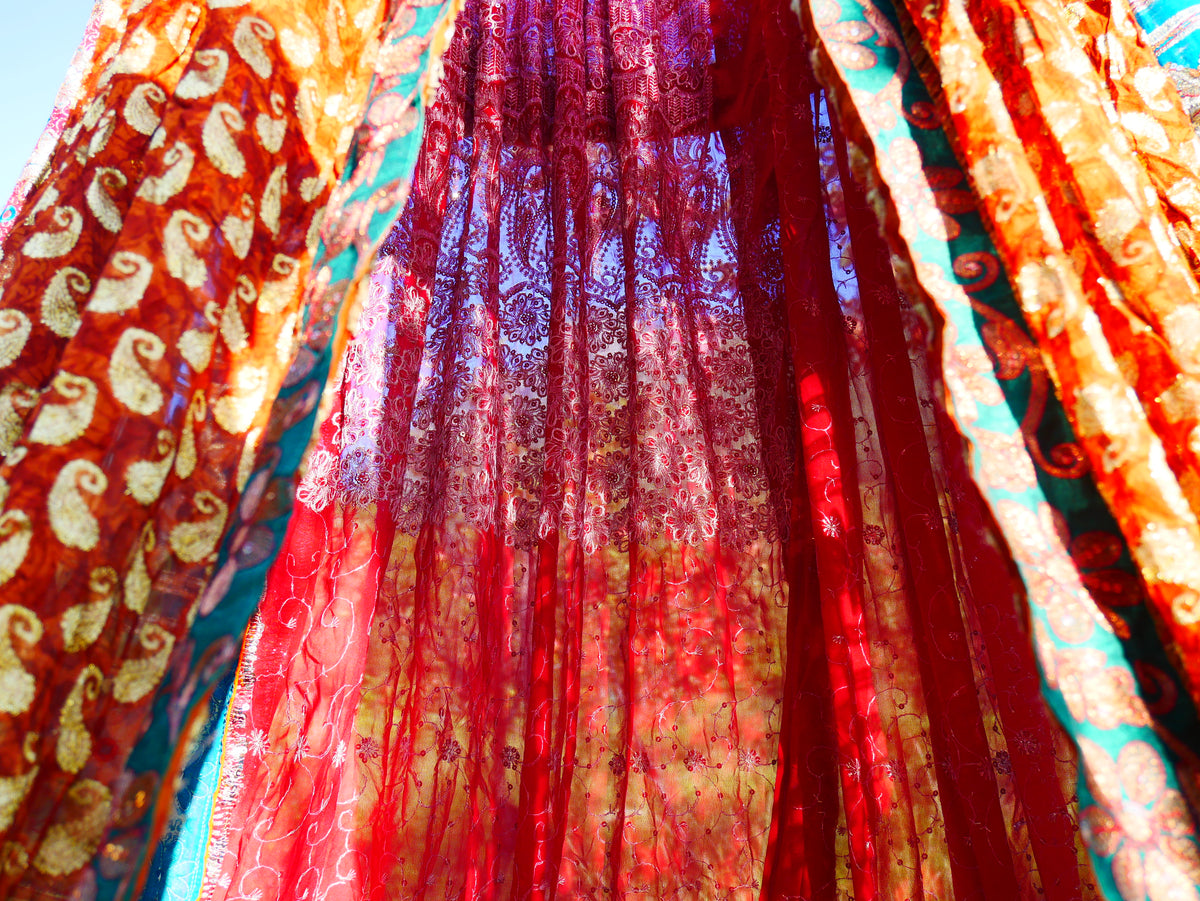 Boho Baldachin - Saree Zelt - Betthimmel | böhmische Hochzeitskulisse – Hippie-Dekor – Sitzbereich auf dem Boden | Meditationsraum - Shanti-Baldachin