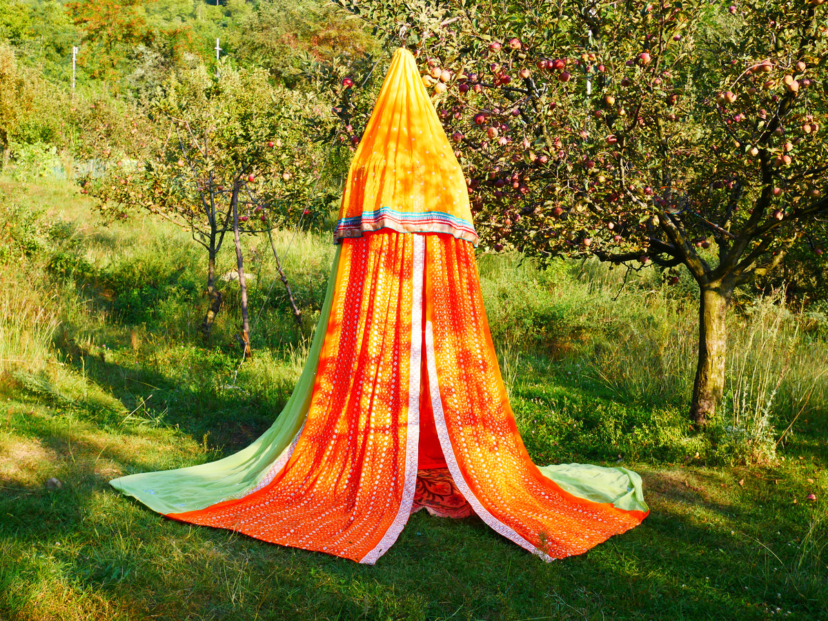 Boho Baldachin - Saree Zelt - Betthimmel | böhmische Hochzeitskulisse – Hippie-Dekor – Sitzbereich auf dem Boden | Meditationsraum - Shanti-Baldachin