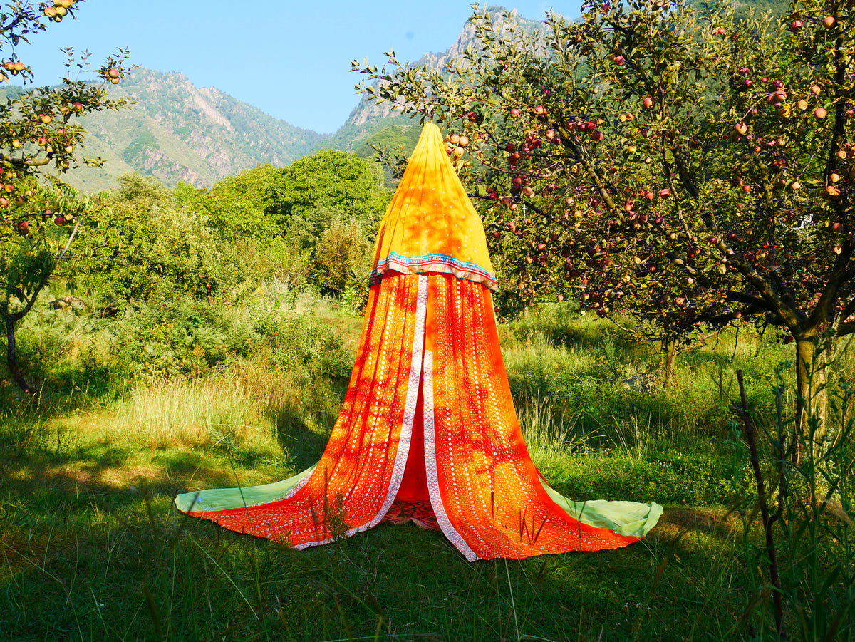 Boho Baldachin - Saree Zelt - Betthimmel | böhmische Hochzeitskulisse – Hippie-Dekor – Sitzbereich auf dem Boden | Meditationsraum - Shanti-Baldachin