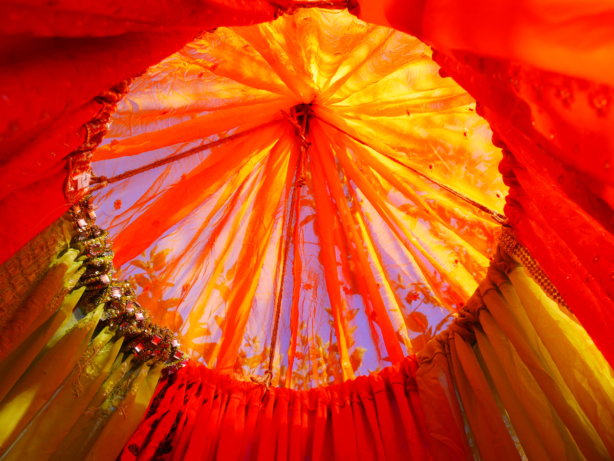 Boho Baldachin - Saree Zelt - Betthimmel | böhmische Hochzeitskulisse – Hippie-Dekor – Sitzbereich auf dem Boden | Meditationsraum - Shanti-Baldachin