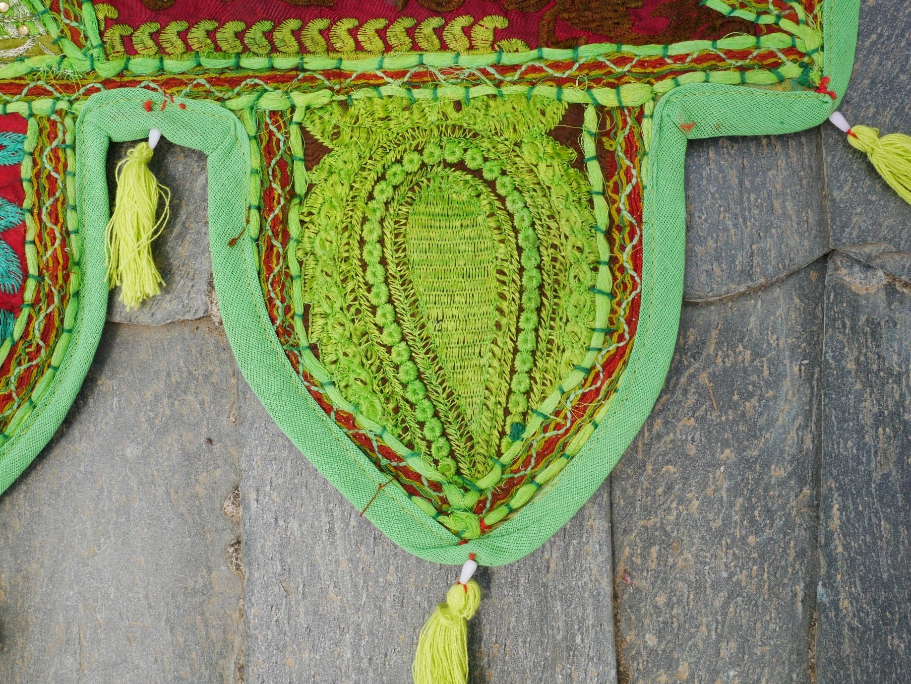 Toran - saree patchwork door hanging | Indian valance - wall decor - The Shanti Home