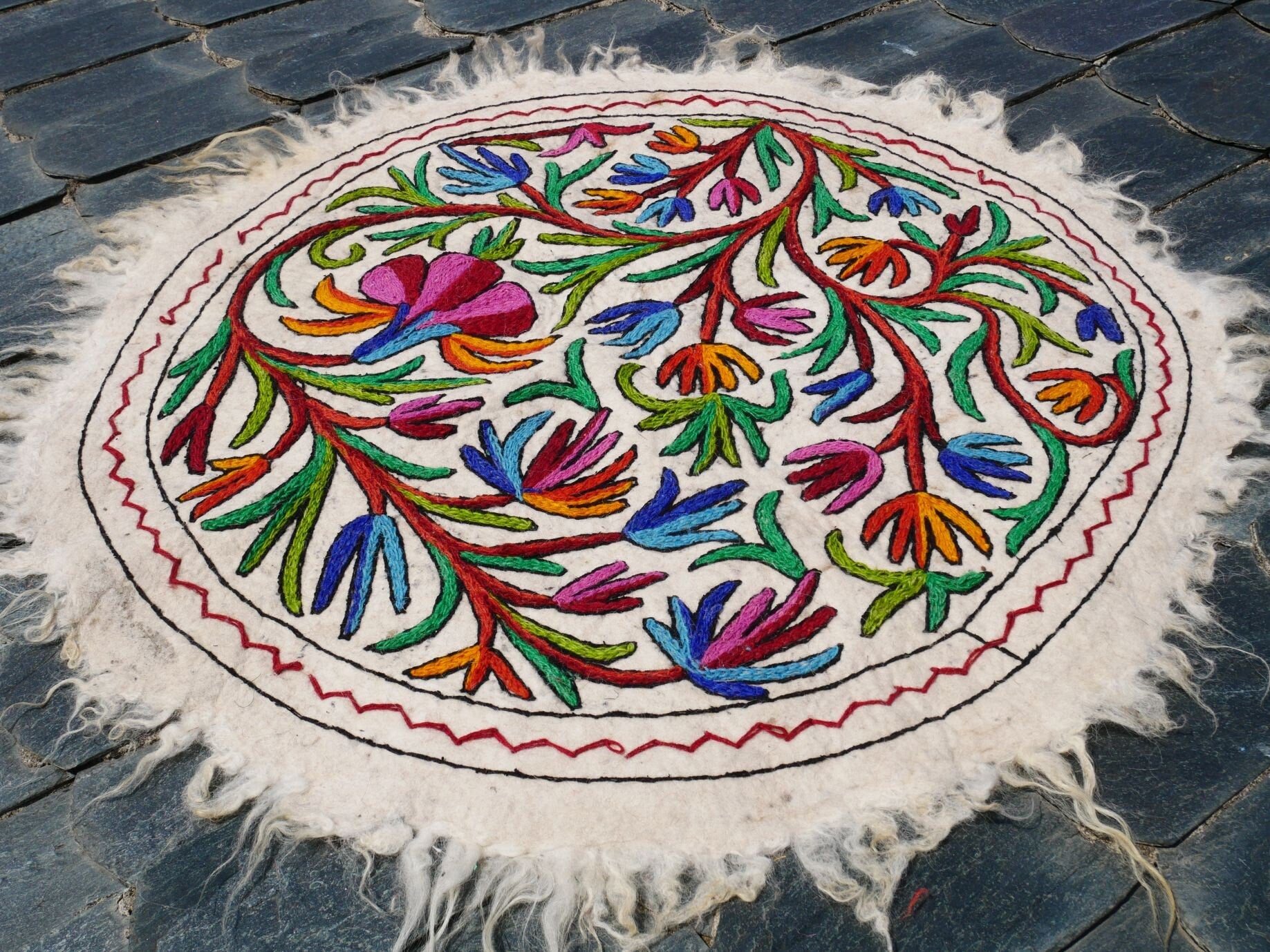 Round rug - Indian wool rug 36" | Meditation mat - Kashmiri "Namda" boho accent rug | Hand felted, floral embroidery - yoga rug | - The Shanti Home