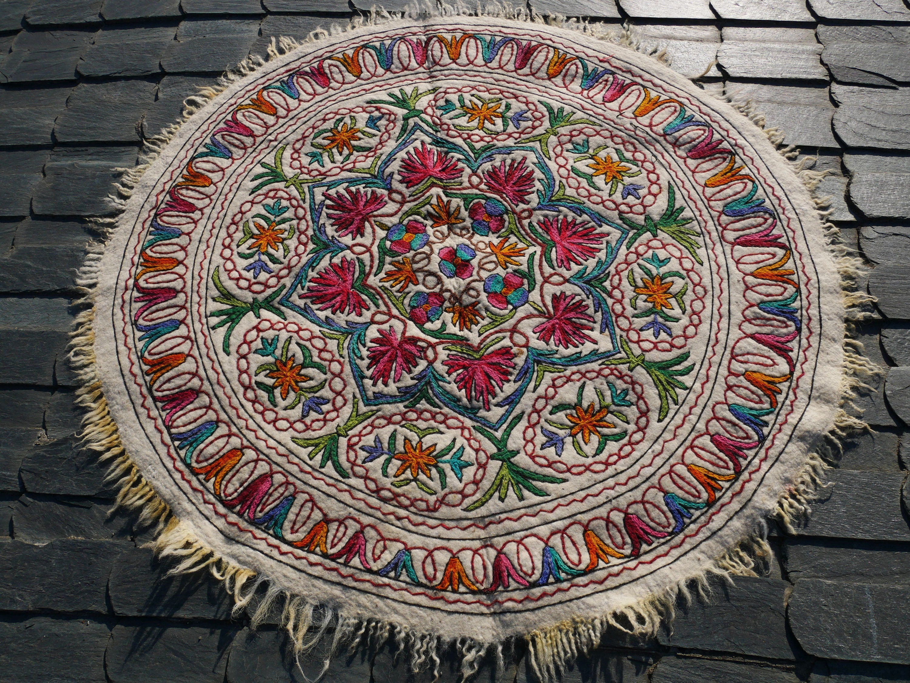 Round wool rug "Shanti Mandala" | Kashmiri Namda traditional hand felted wool rug bohemian bedroom rug - The Shanti Home