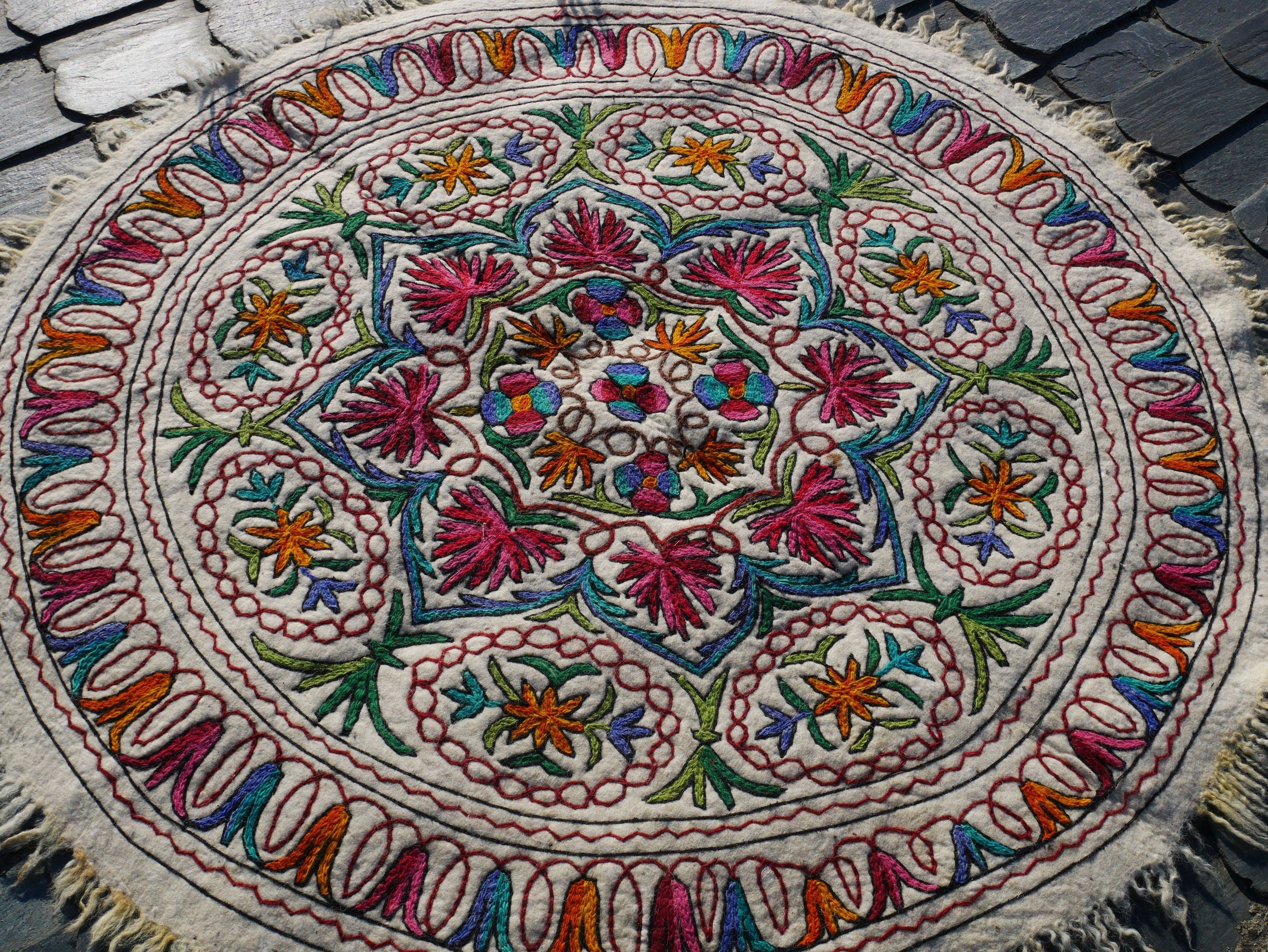 Round wool rug "Shanti Mandala" | Kashmiri Namda traditional hand felted wool rug bohemian bedroom rug - The Shanti Home